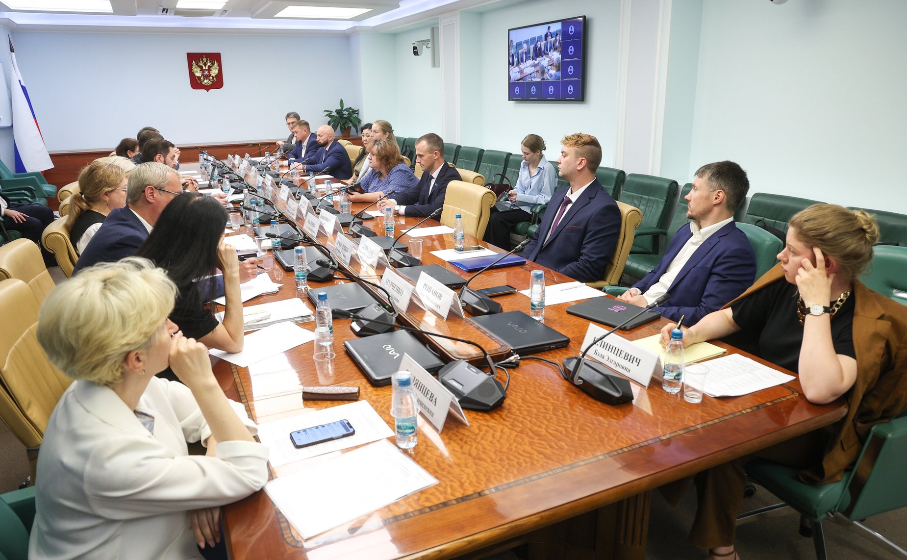 Совещание Комитета по экономической политике «Борьба с теневой занятостью: проблемы недостаточного налогового покрытия и защиты прав исполнителей»