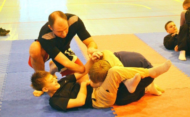 Дмитрий Перминов провел в Омской области мастер-класс по грэпплингу