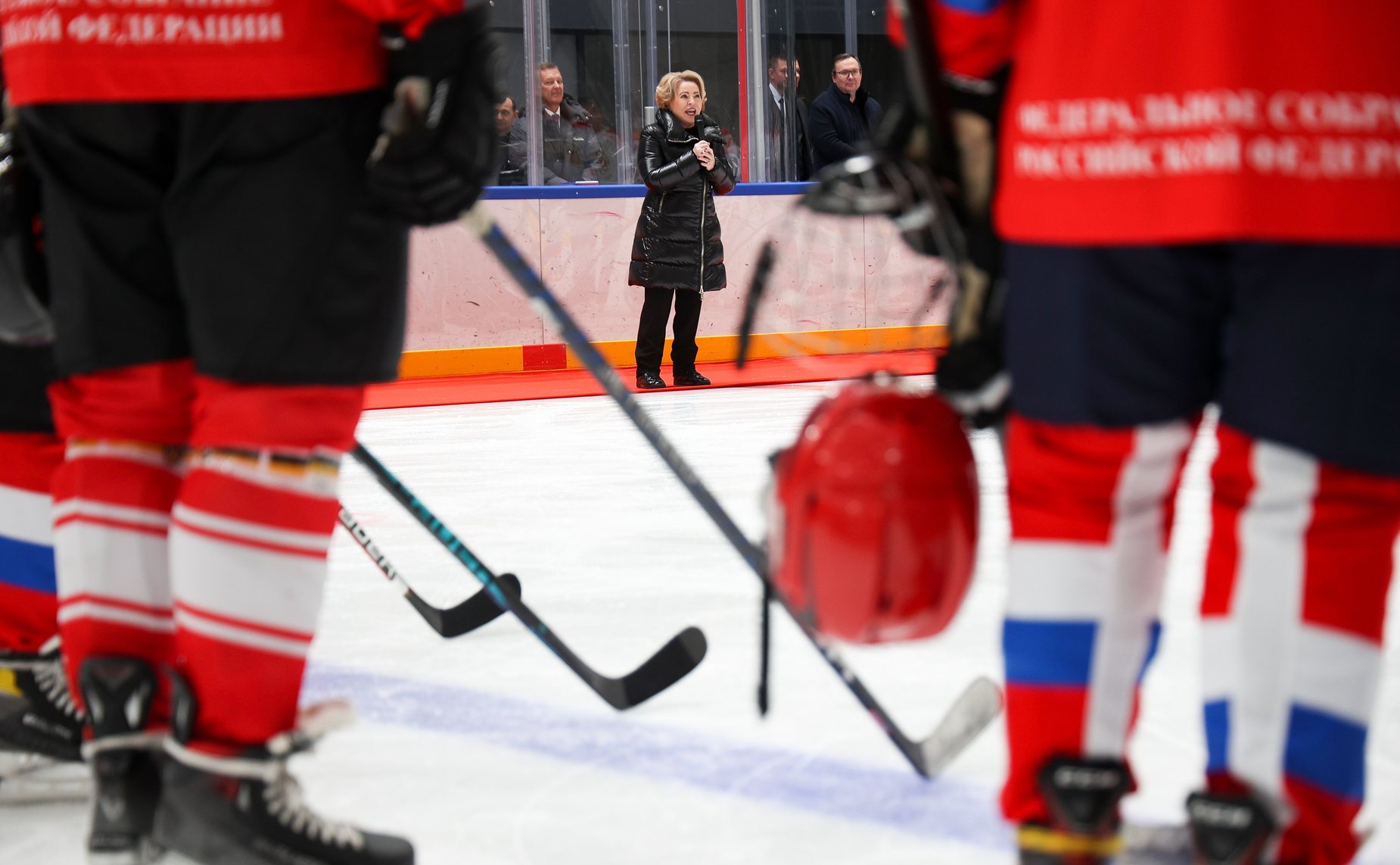Валентина Матвиенко посетила тренировку команды по следж-хоккею из Санкт-Петербурга, в составе которой ветераны СВО