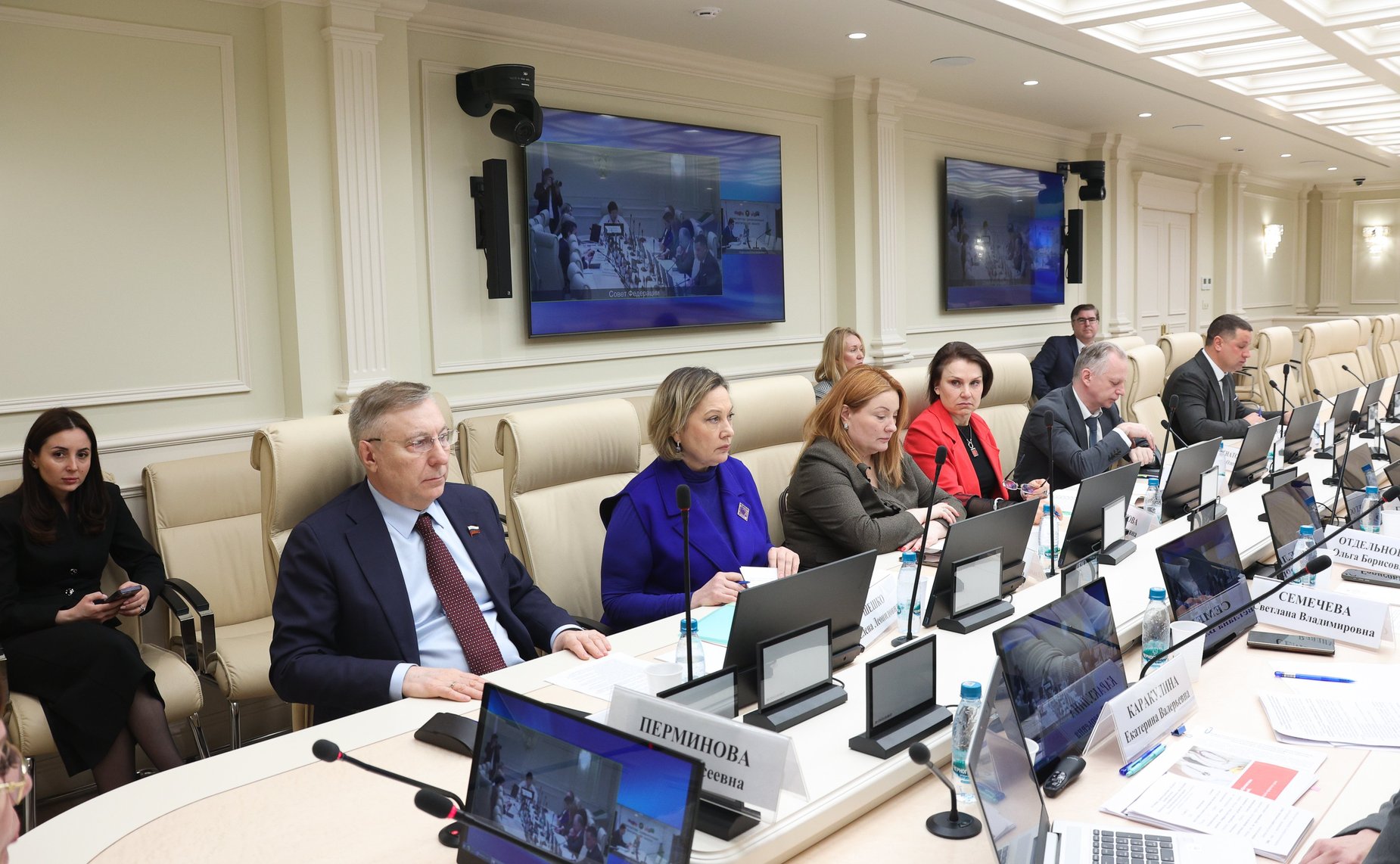 Совещание Комитета Совета Федерации по социальной политике «По отдельным вопросам охраны здоровья граждан»