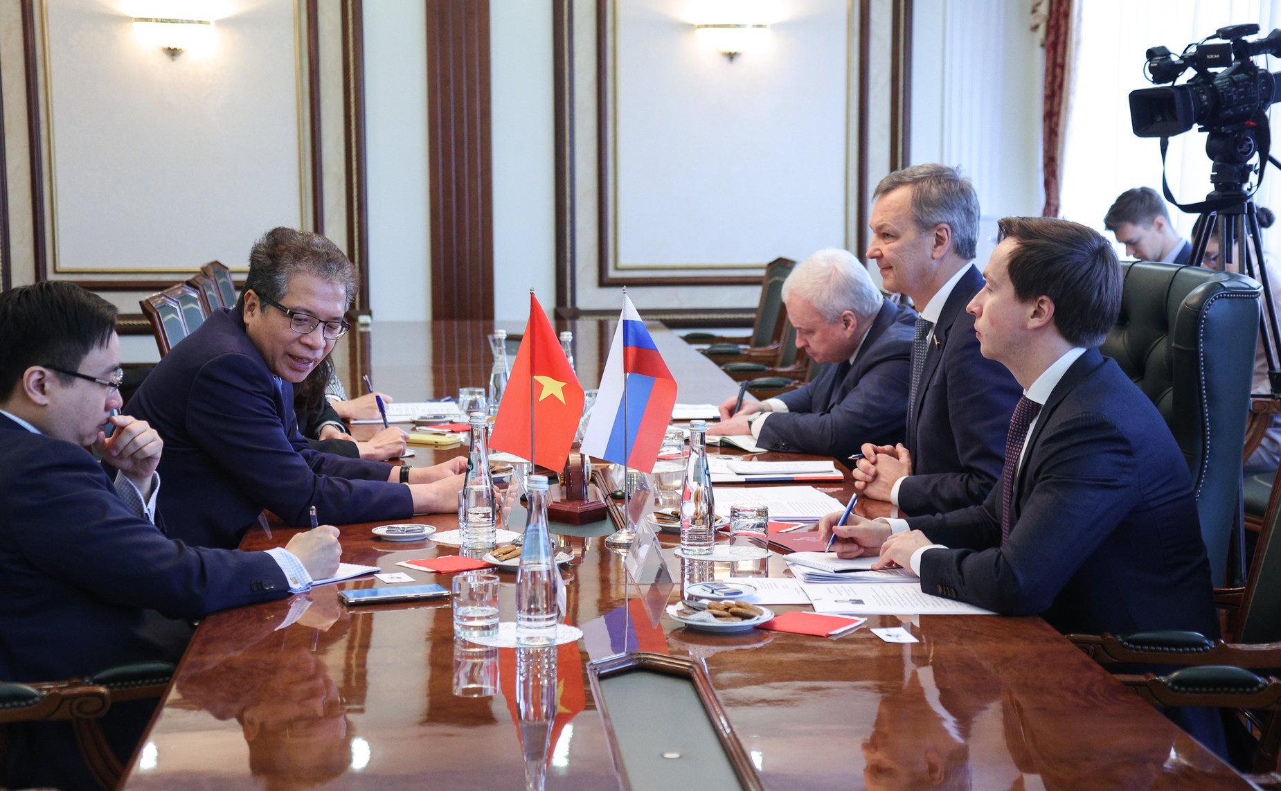 Встреча первого заместителя Председателя СФ Андрея Яцкина с Чрезвычайным и Полномочным Послом Социалистической Республики Вьетнам в Российской Федерации