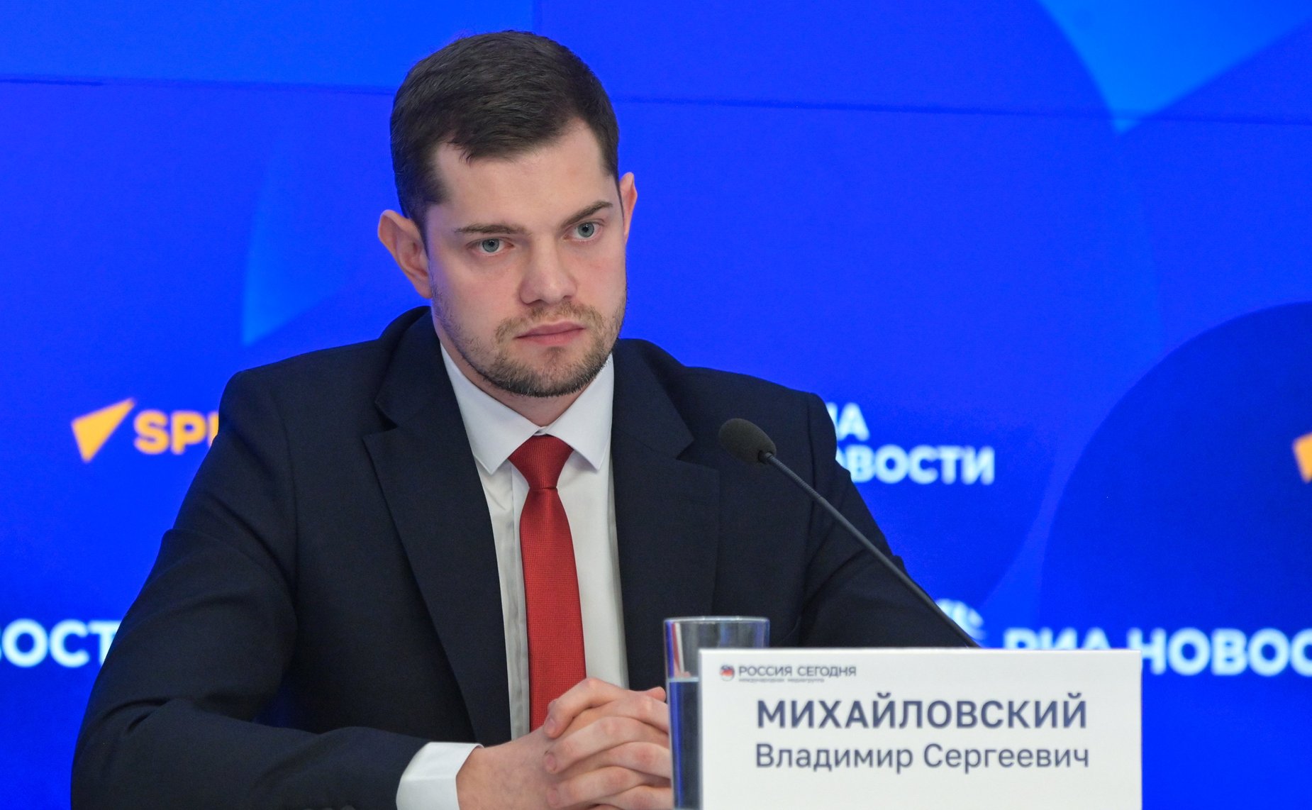 Круглый стол Экспертного института социальных исследований: «Время героев»: как формируется новая команда развития России»