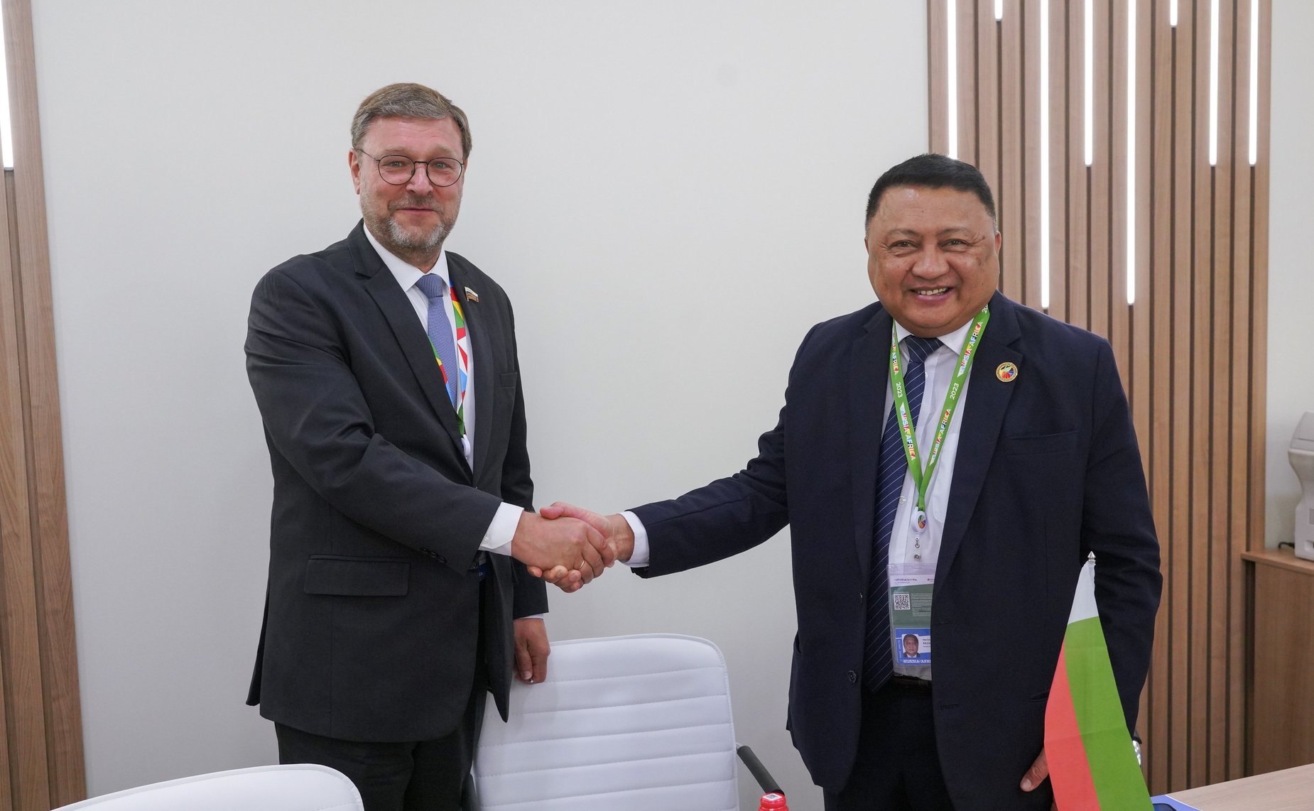 Заместитель Председателя СФ Константин Косачев провел встречу с Председателем Сената Республики Мадагаскар Херимананой Разафимахефой