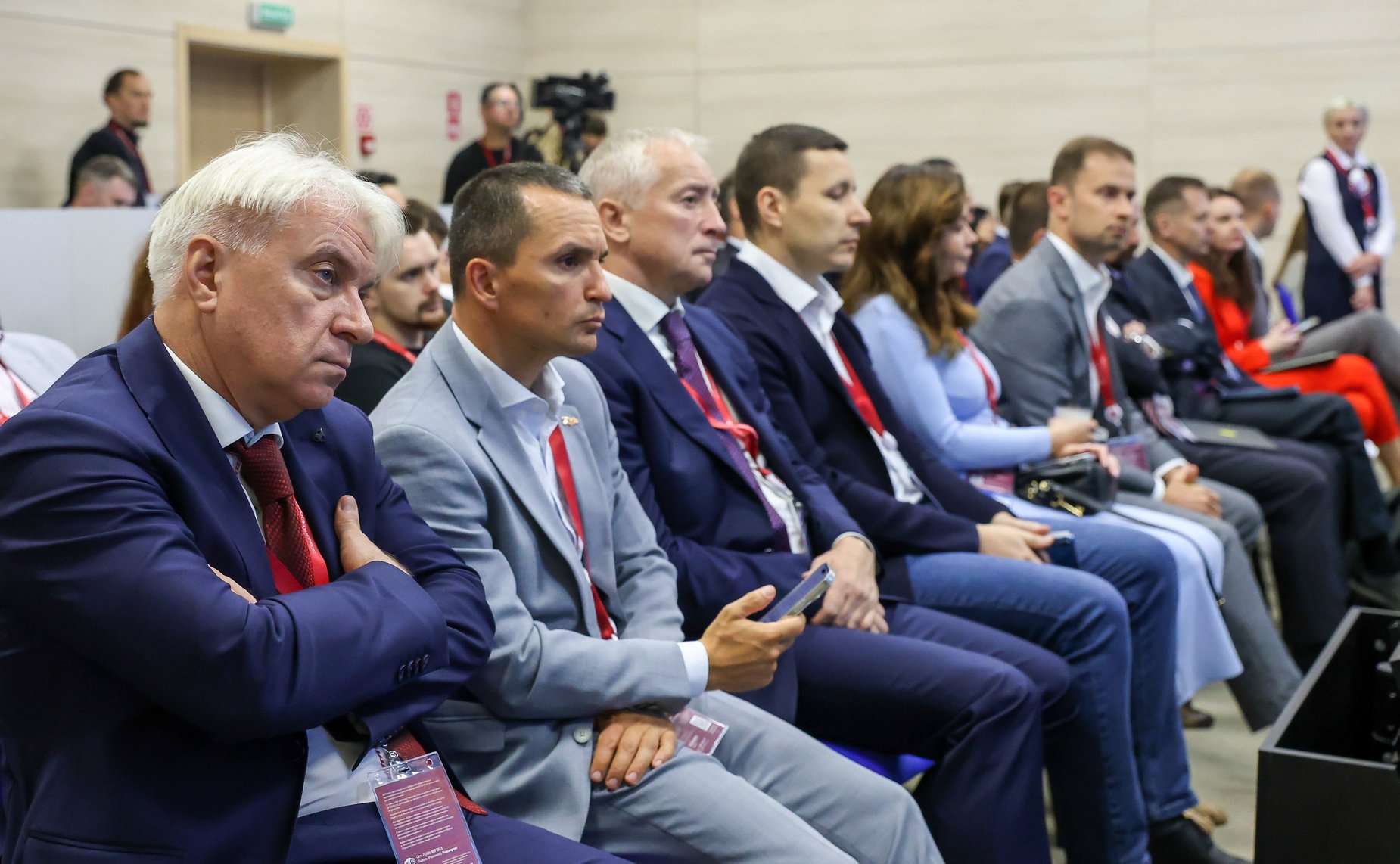 Сессия «Беспилотные системы – что бы изобрести, чтобы ничего не делать?». Сенаторы принимают участие в VIII Восточном экономическом форуме