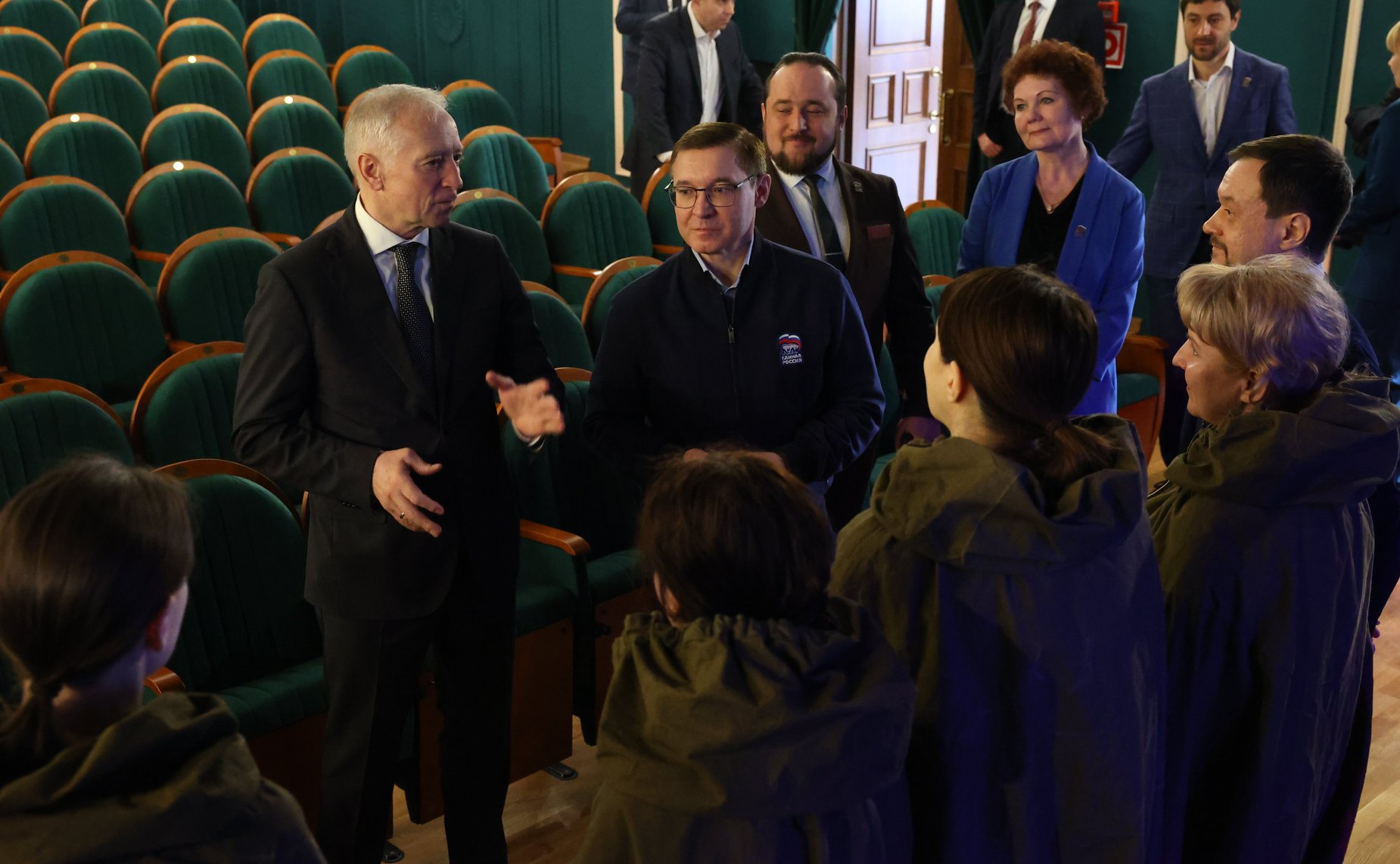 Первый заместитель Председателя Совета Федерации Владимир Якушев посетил Театр куклы и актера «Скоморох»