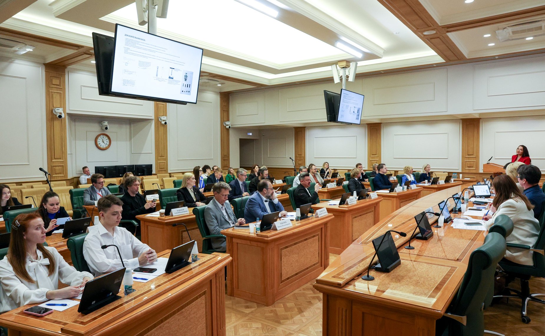 Круглый стол Комитета Совета Федерации по науке, образованию и культуре «Интеллектуальная собственность в материальном выражении: мода, промышленный дизайн, архитектура»