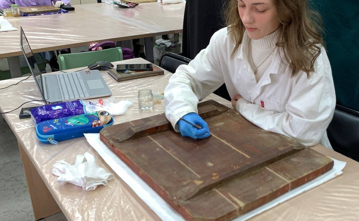 Андрей Шохин посетил Владимирский государственный университет имени А.Г. и Н.Г. Столетовых и познакомился с ходом реставрации икон из Луганска