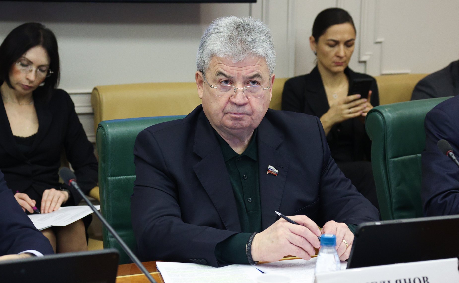 Геннадий Емельянов