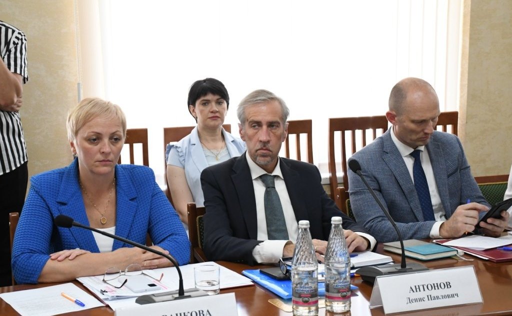 Заместитель председателя Комитета СФ по социальной политике Мохмад Ахмадов провел выездное совещание по вопросу мониторинга реализации положений Федерального закона, направленного на гармонизацию законодательства о спорте