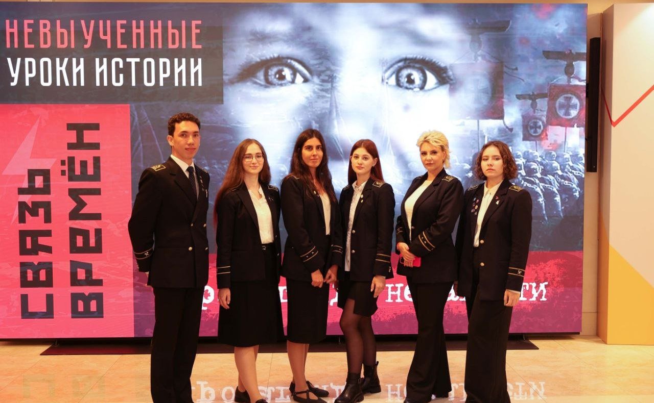 Юрий Воробьев и Дмитрий Василенко открыли в Совете Федерации выставку «Невыученные уроки истории. Связь времен. Пропаганда ненависти»