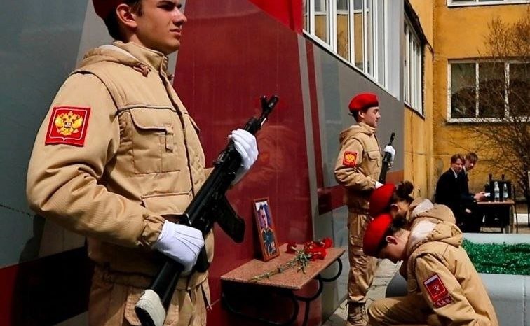 Сергей Михайлов принял участие в торжественной линейке, посвященной 78-ой годовщине со Дня Победы в Великой Отечественной войне в школе № 9 города Читы