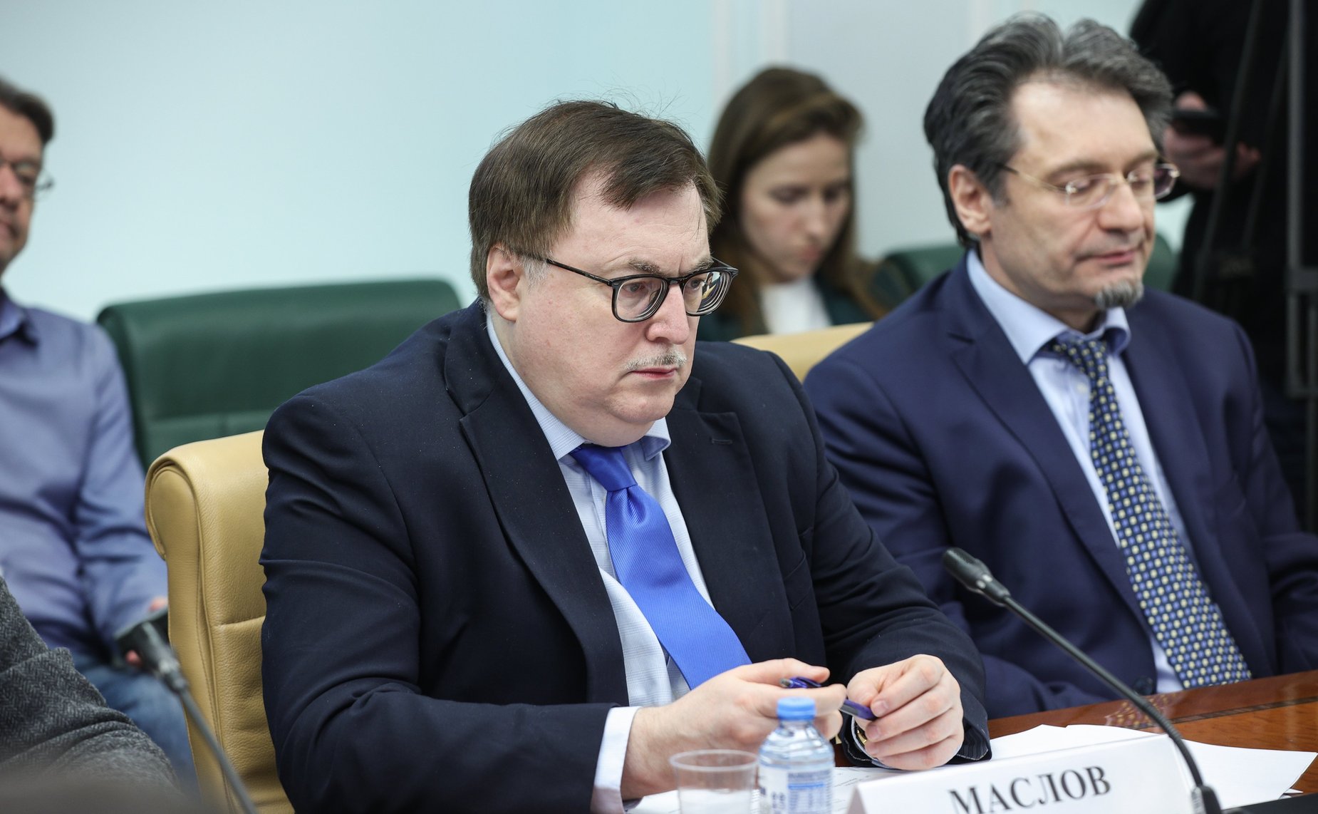 Круглый стол на тему «Информационная политика России в условиях международных кризисов: сдвиги в общественных настроениях и новые возможности»