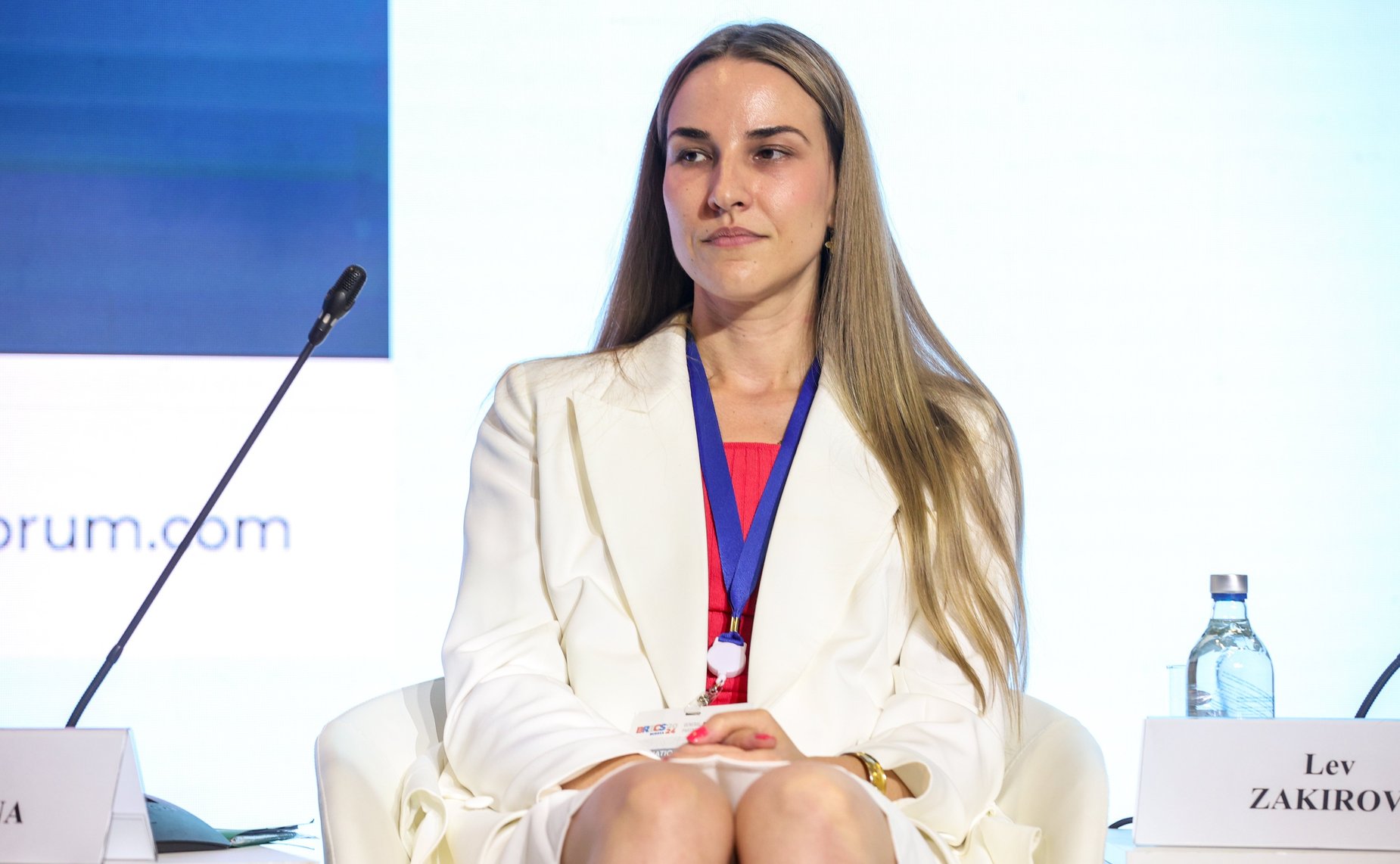 Заседание сессии «Развитие молодежного парламентаризма. Международное сотрудничество молодых парламентариев: практика, проблемы, перспективы»