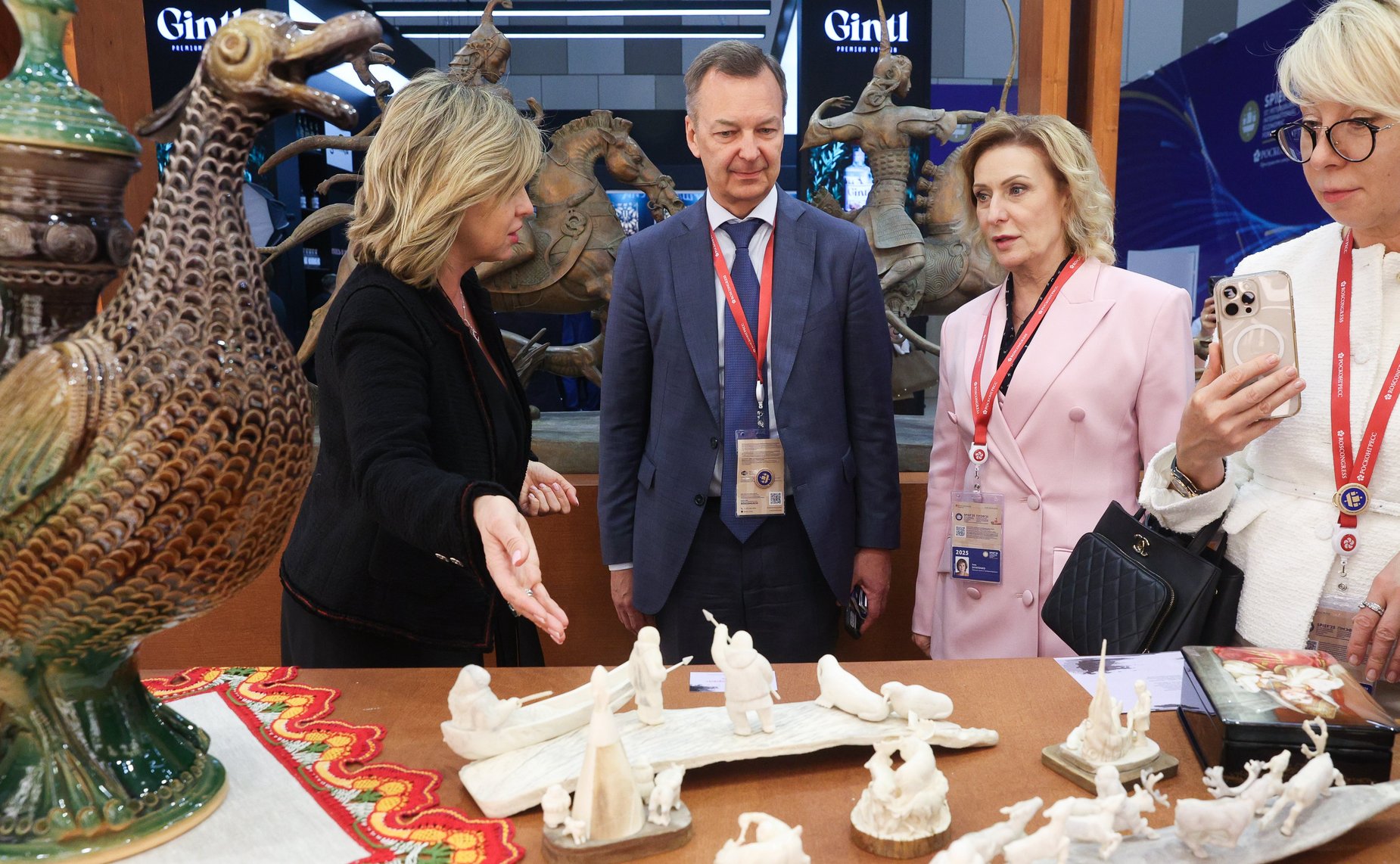 ПМЭФ’25. Подписание соглашений между Комиссией СФ по развитию креативных (творческих) индустрий и народных художественных промыслов в РФ, а также Советом по социальным инновациям СФ и Фондом содействия социальному развитию «Инносоциум»