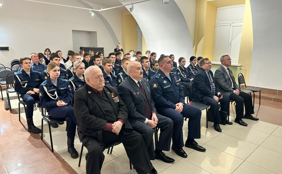 Игорь Мурог организовал встречу учащихся рязанских школ с Героями Советского Союза и России ко Дню Героев Отечества