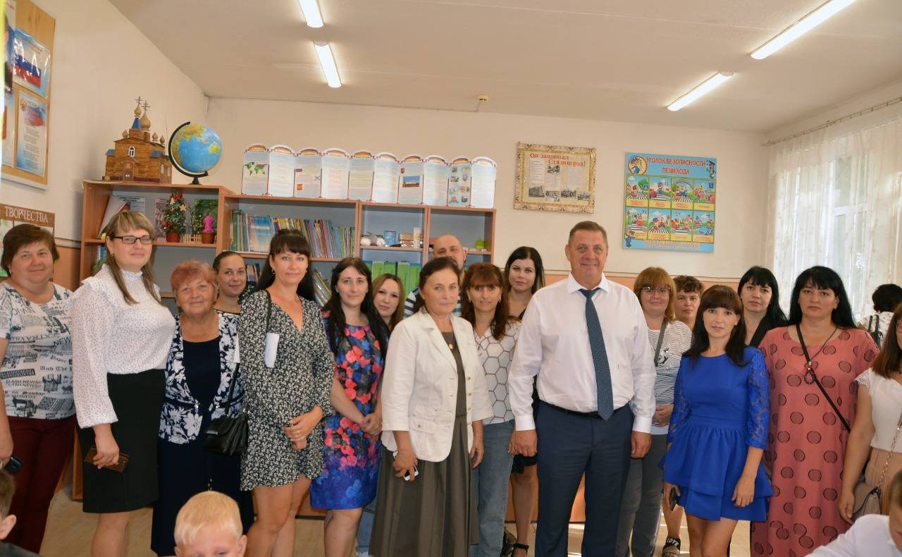 Николай Семисотов поздравил школьников, педагогов и родителей Волгоградской области с наступившим учебным годом