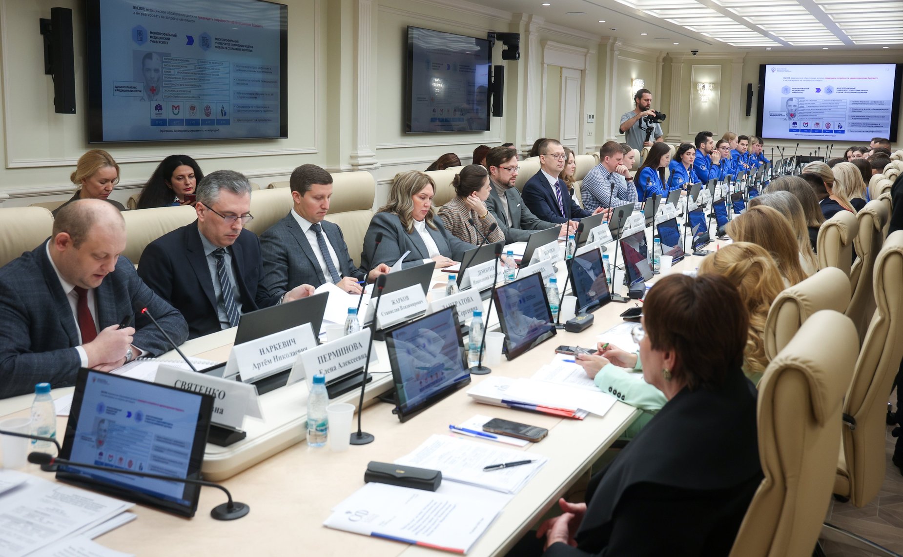Круглый стол Комитета СФ по социальной политике «Актуальные вопросы совершенствования мер поддержки молодых специалистов, работающих в сфере здравоохранения (в рамках проекта «Всероссийская научная школа «Медицина молодая»)»