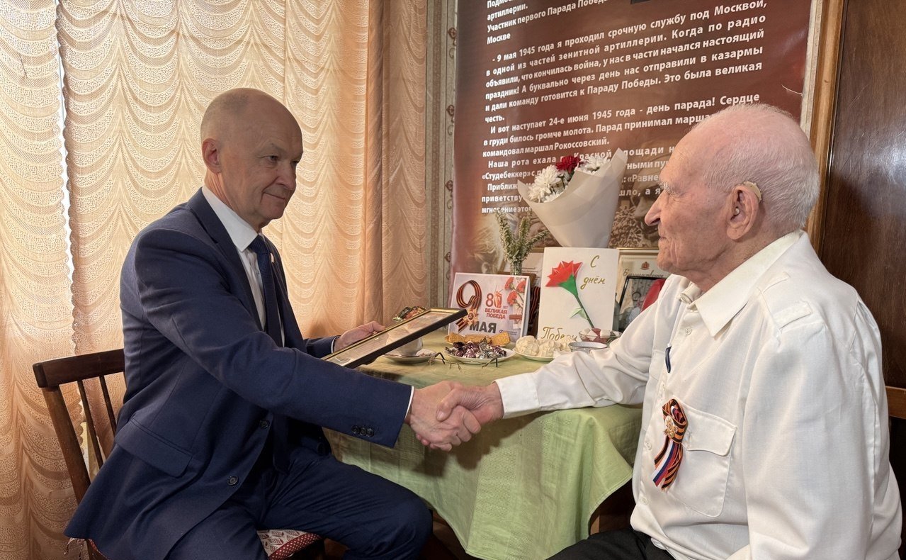Владимир Киселев встретился с участником первого Парада Победы