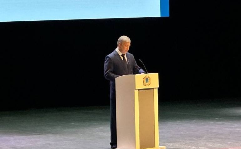 Сергей Рябухин в ходе рабочей поездки в регион принял участие в заслушивании отчета губернатора Алексея Русских в Законодательном Собрании о результатах деятельности правительства области за 2024 год