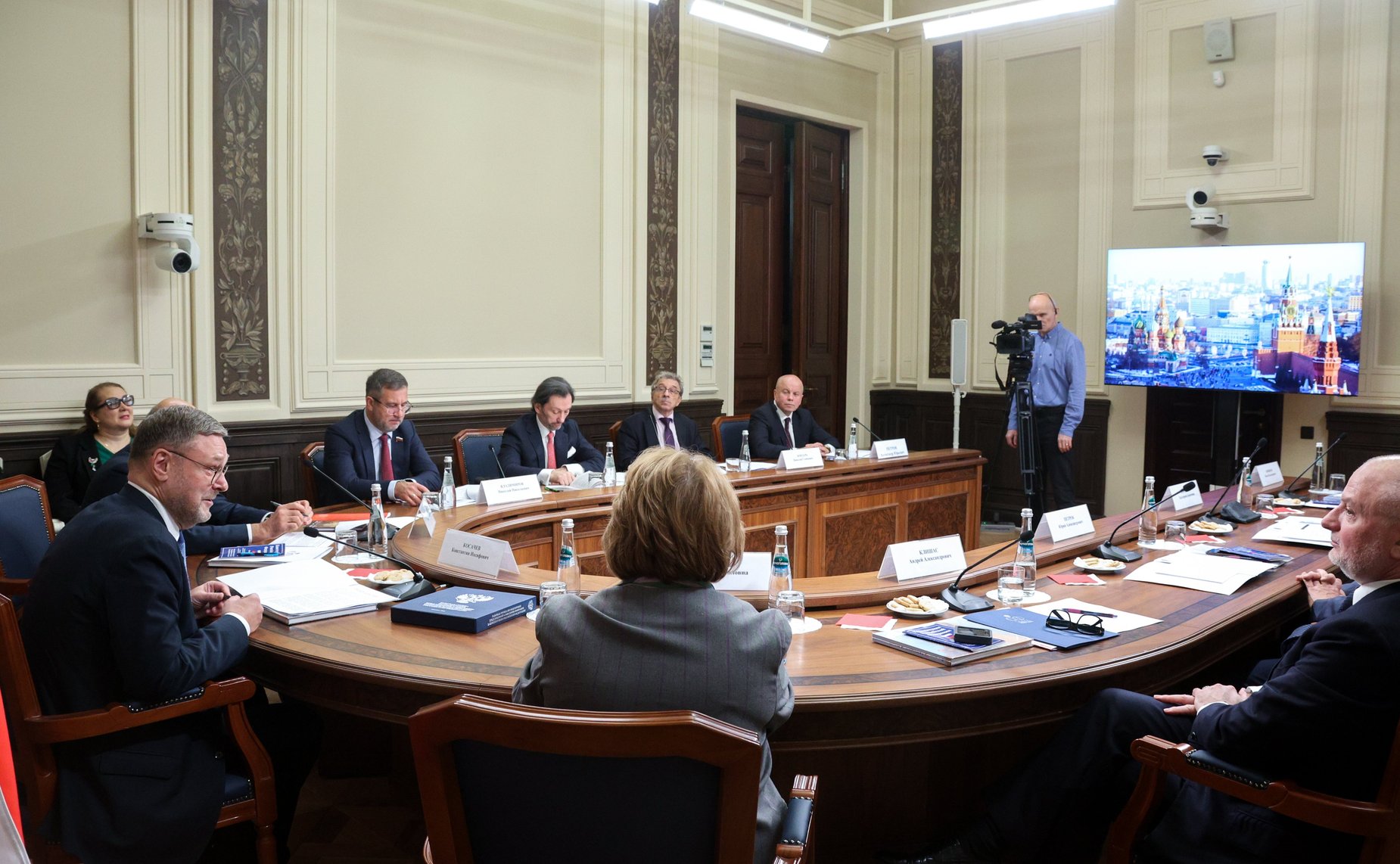 Круглый стол Комитета Совета Федерации по конституционному законодательству и государственному строительству «Роль Конституции в истории государств и народов»