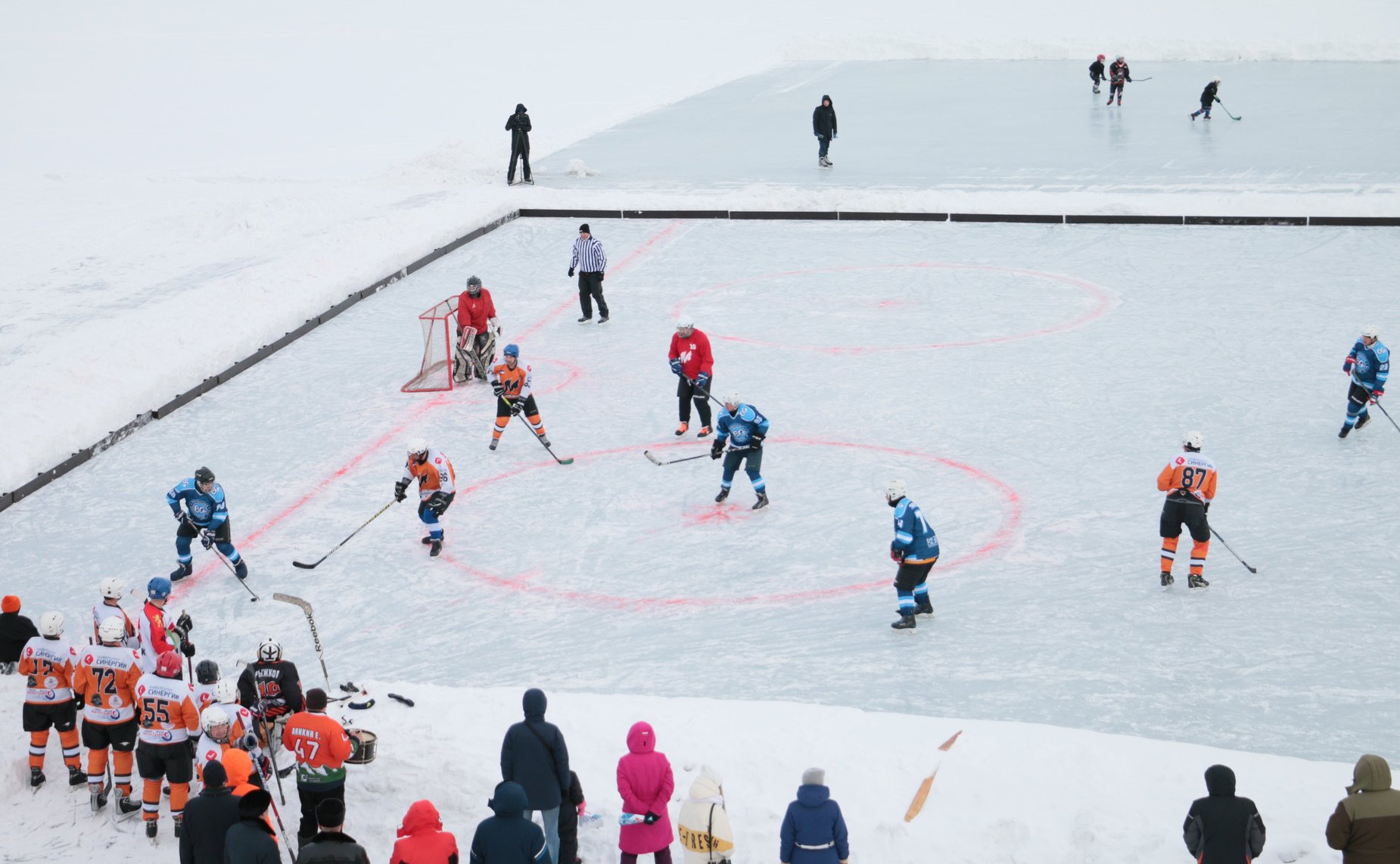 Открытие хоккейного турнира, который проводился на территории курорта «Озеро Шира»