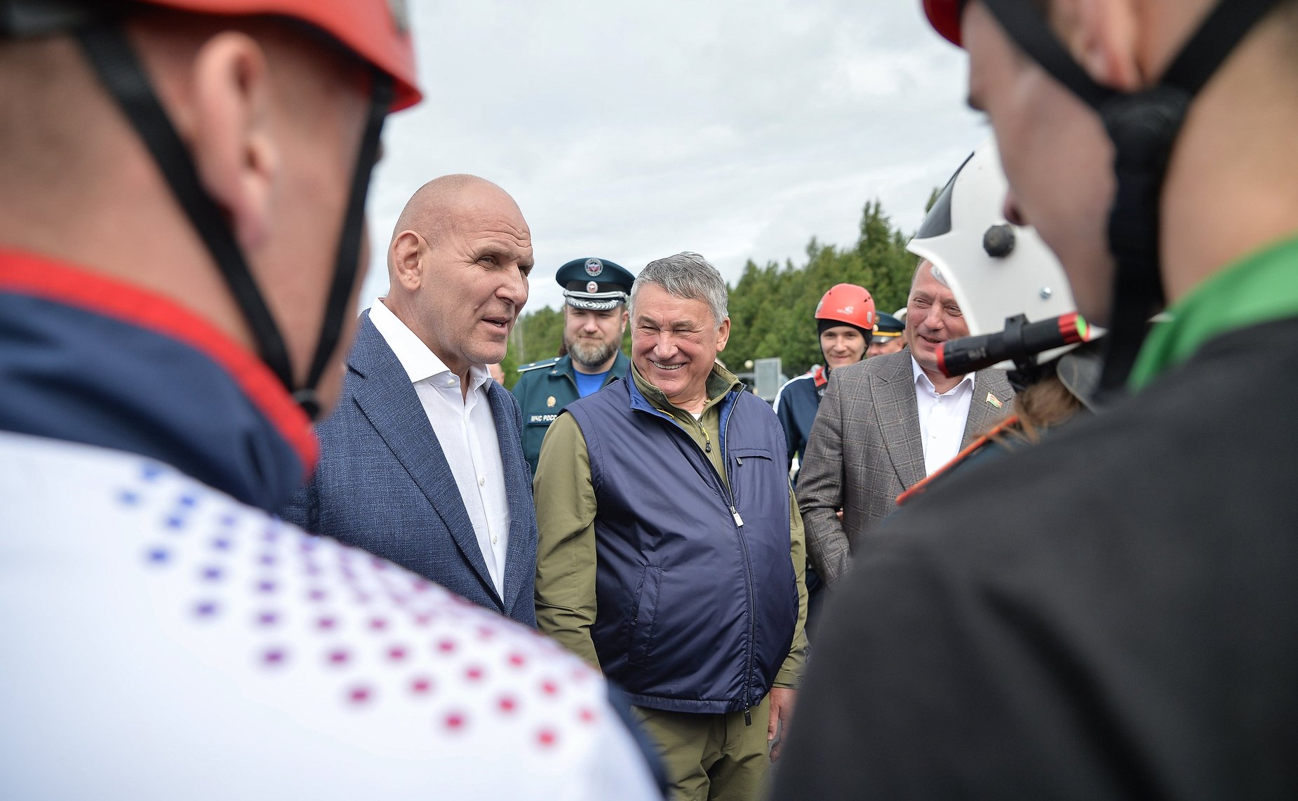 Юрий Воробьев принял участие в мероприятиях каникулярной профориентационной школы «За безопасность!», прошедших в рамках XI Форума регионов Беларуси и России на базе арктического спасательного учебно-научного центра «Вытегра»