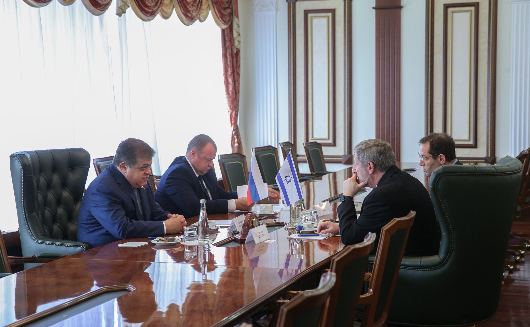 Встреча первого заместителя председателя Комитета СФ по международным делам Владимира Джабарова с Чрезвычайным и полномочным Послом Государства Израиль в РФ Александром Бен Цви