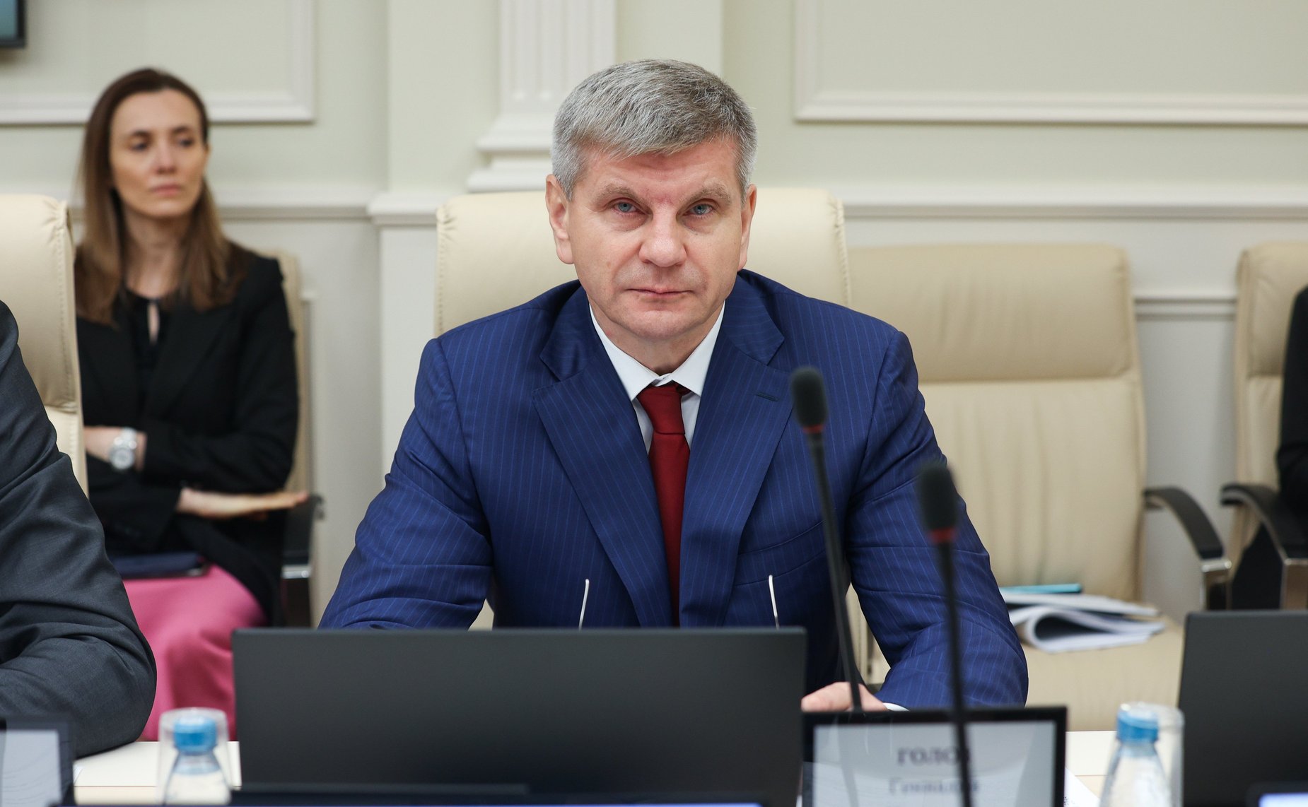 Геннадий Голов