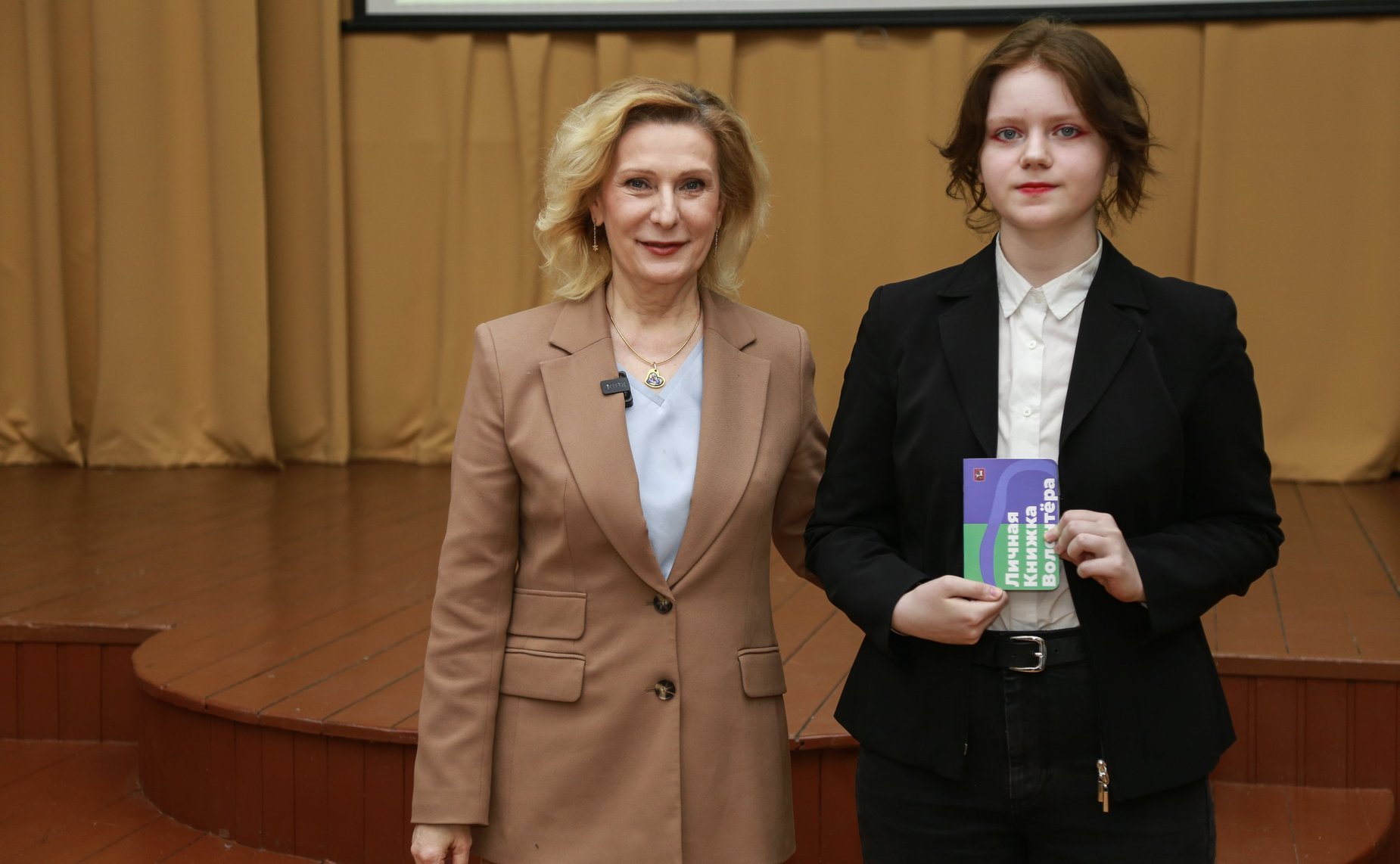 Заместитель Председателя Совета Федерации Инна Святенко провела для старшеклассников школы № 2087 «Открытие» урок «Разговор о важном»