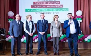 Инна Святенко посетила московский Колледж связи, где прошел чемпионат по компьютерному многоборью среди граждан старшего возраста