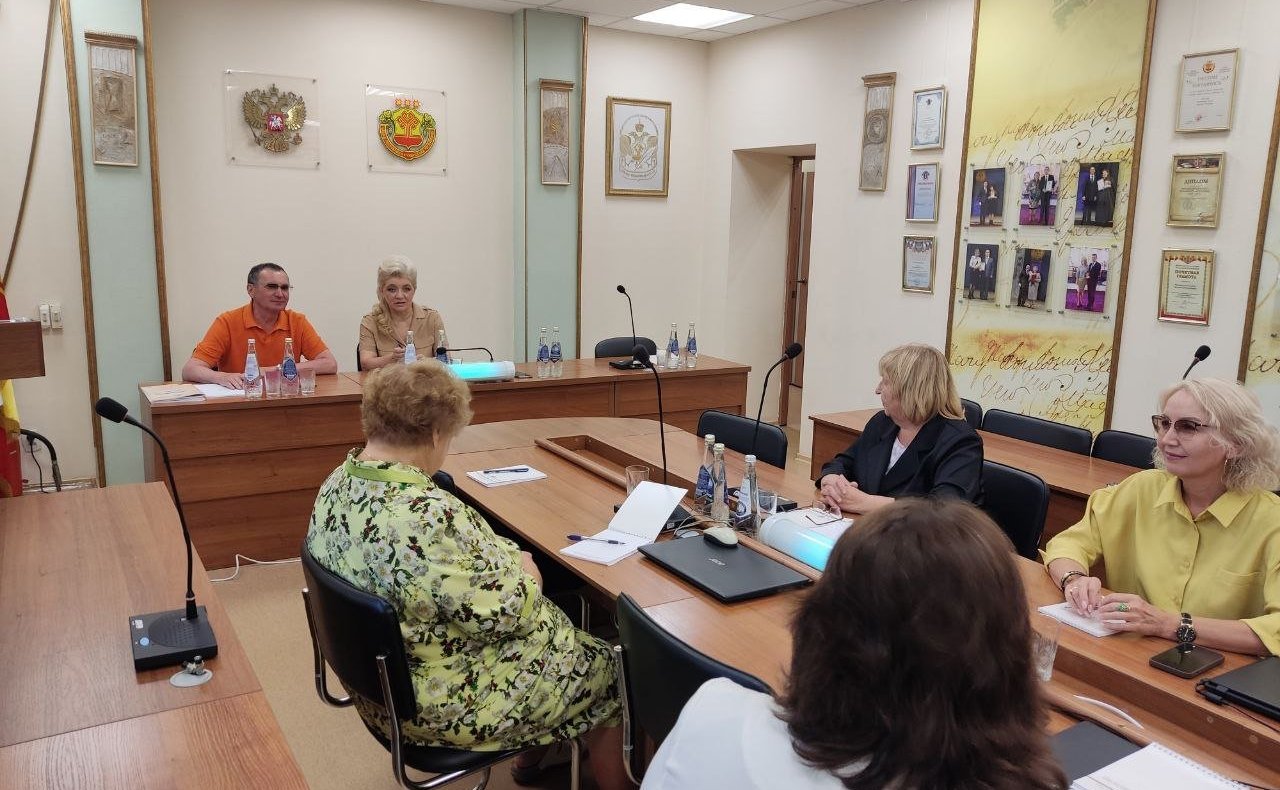 Николай Федоров провел рабочую встречу с нотариусами Чувашии
