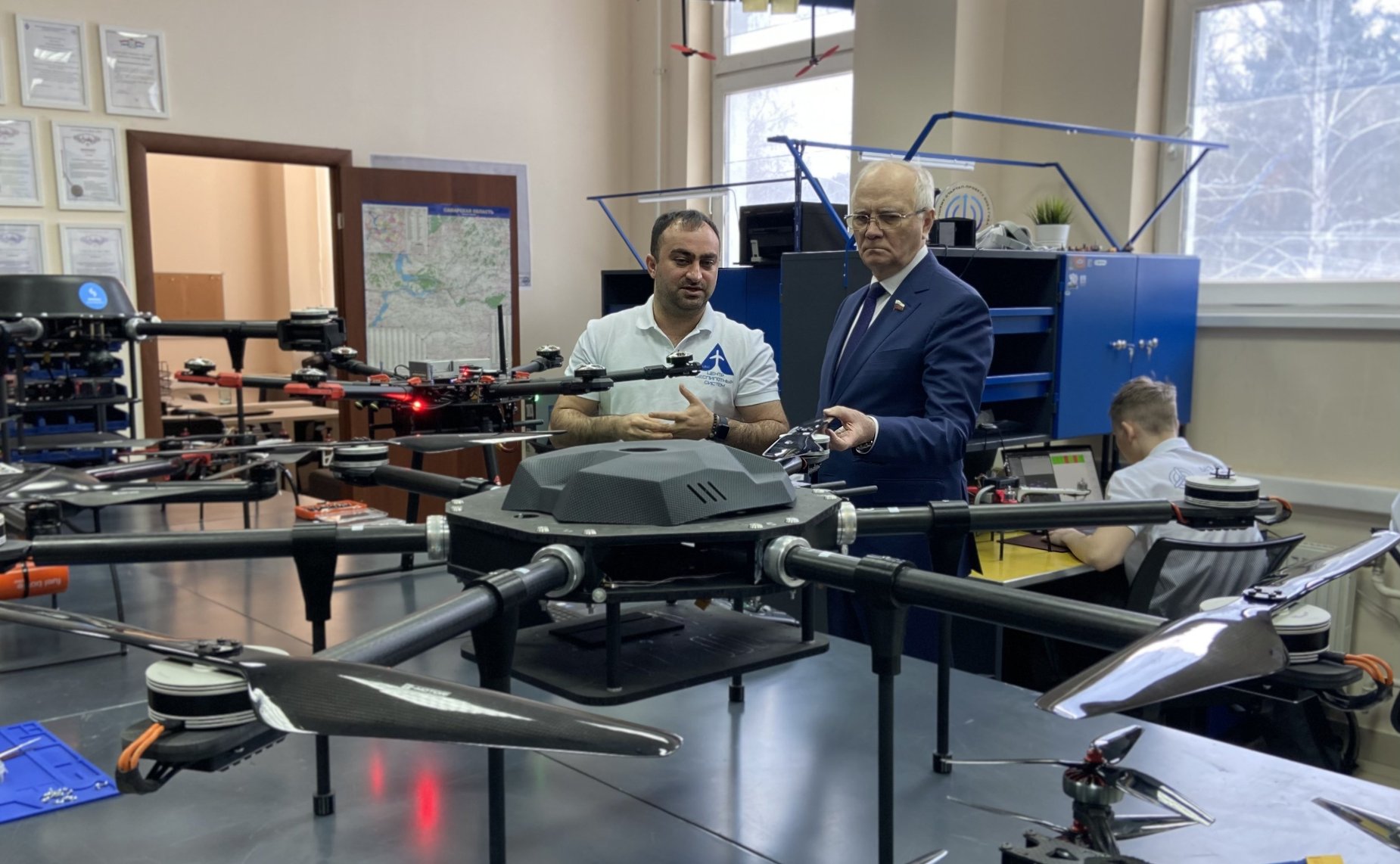 Фарит Мухаметшин посетил Центр беспилотных систем Самарского университета и ознакомился с перспективными проектами