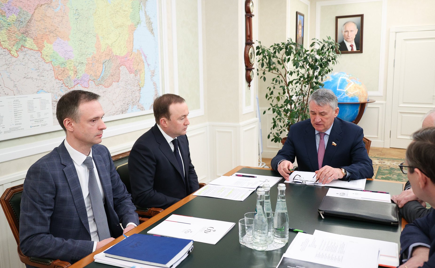 Заместитель Председателя СФ Юрий Воробьев провел рабочее совещание с представителями Министерства обороны