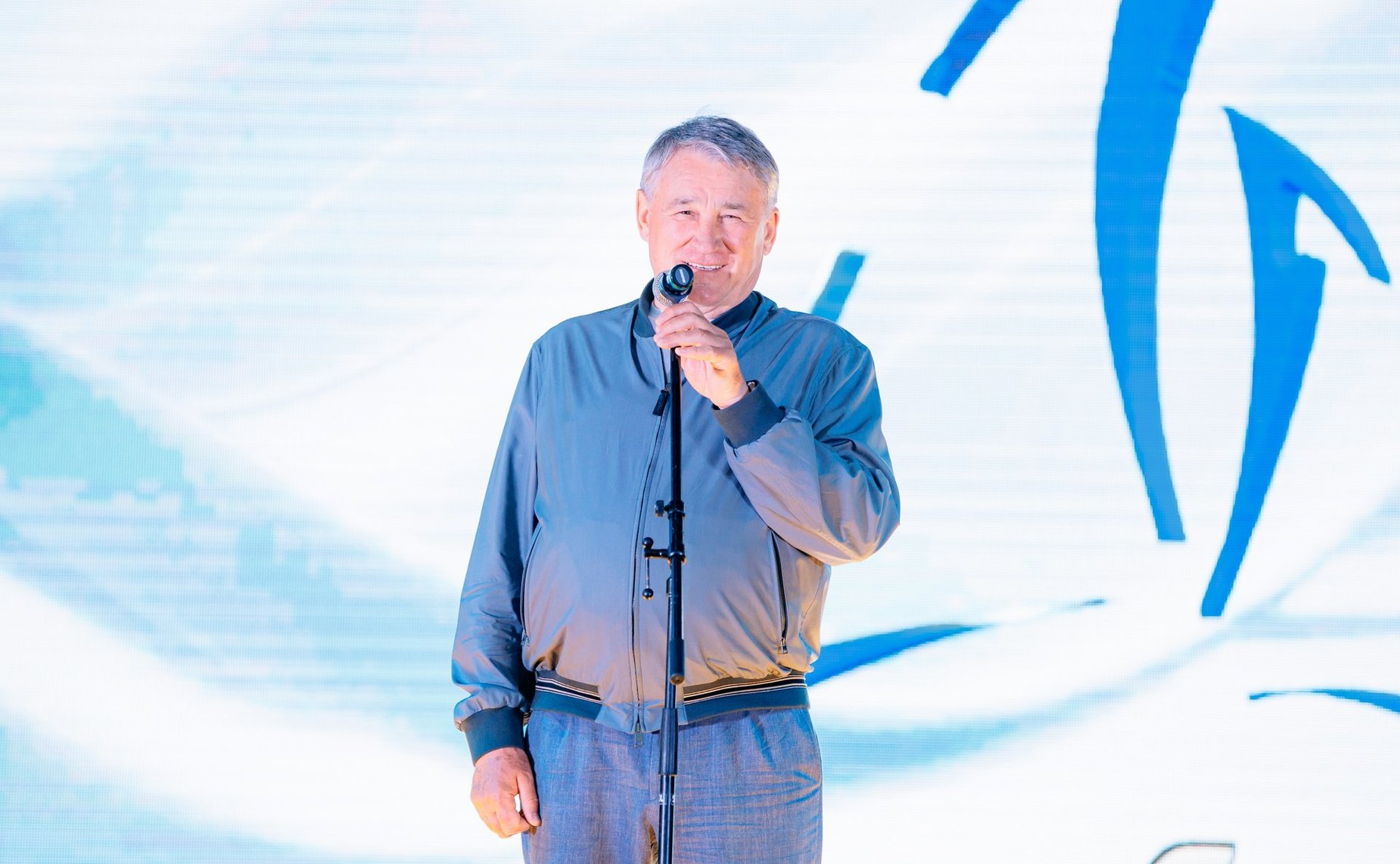 Заместитель Председателя Совета Федерации РФ, Герой России Юрий Воробьев поздравил кадетов с окончанием обучения в образовательном центре-кадетской школе «Корабелы Прионежья»