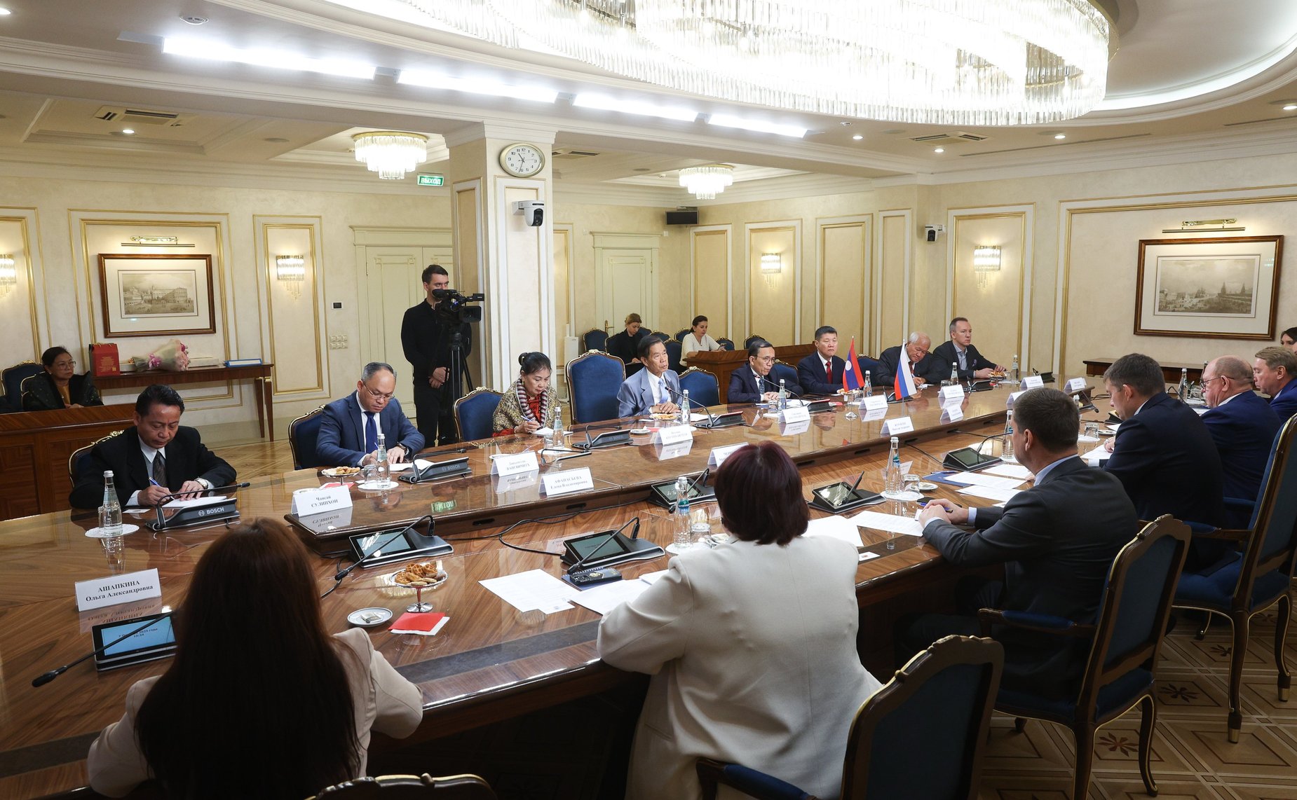 Встреча Николая Журавлева с членом Политбюро Народно-революционной партии Лаоса, Председателем Центрального комитета Лаосского фронта национального развития