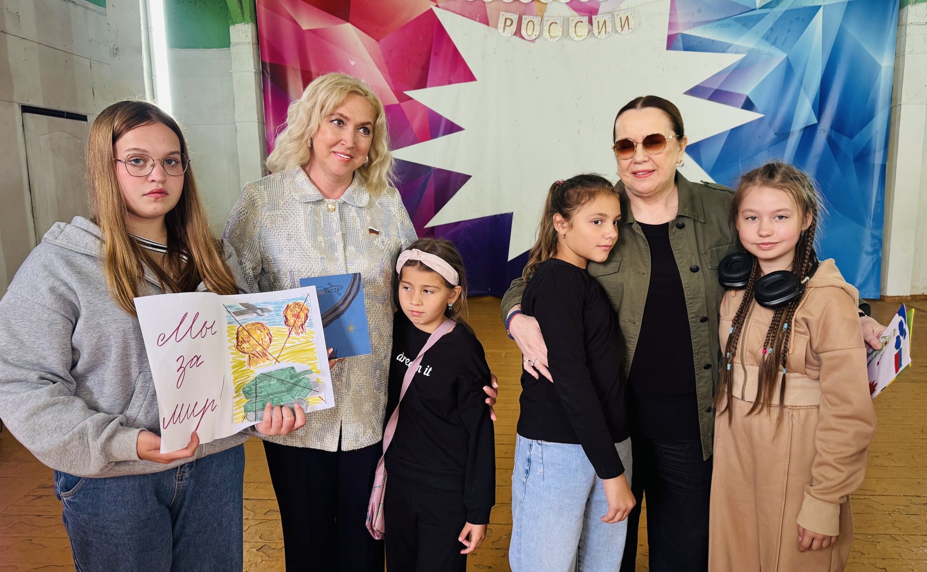 Урок мужества и патриотизм, посвященный героям Отечества, прошёл с участием сенатора в оздоровительном лагере «Синие дали» в Красносельском районе
