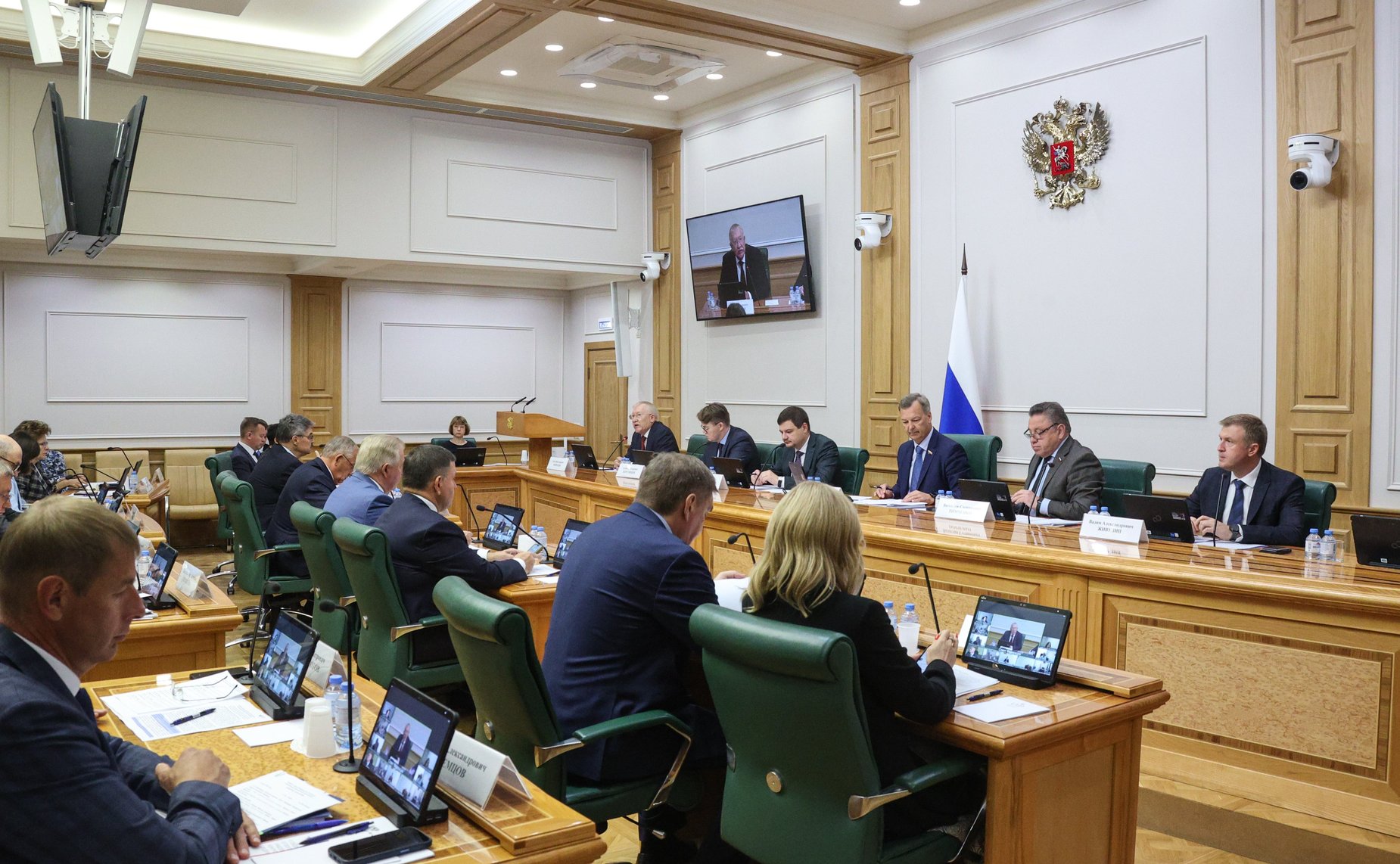 Круглый стол Комитета СФ по Регламенту и организации парламентской деятельности на тему «О сводном докладе о государственном контроле (надзоре), муниципальном контроле в РФ в 2023 году»