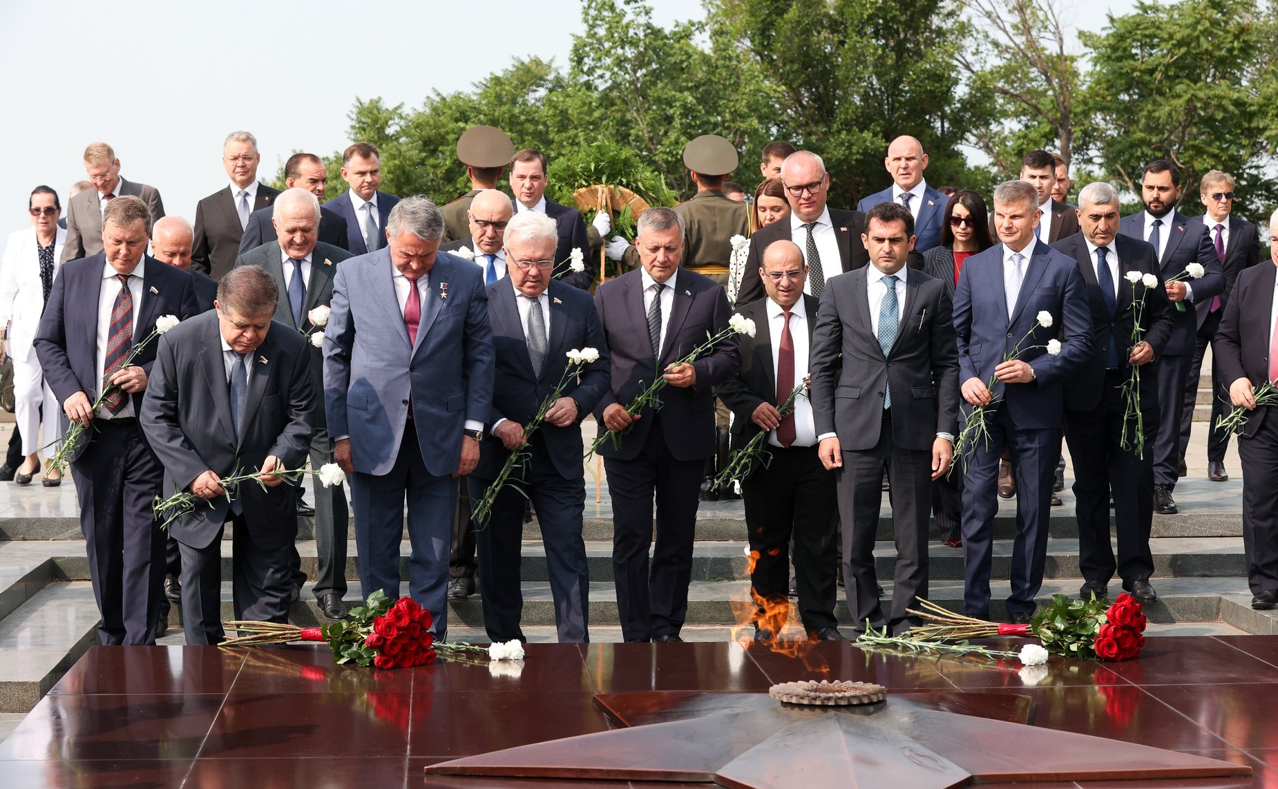 Парламентская делегация возложила цветы к Монументу «Мать Армения»