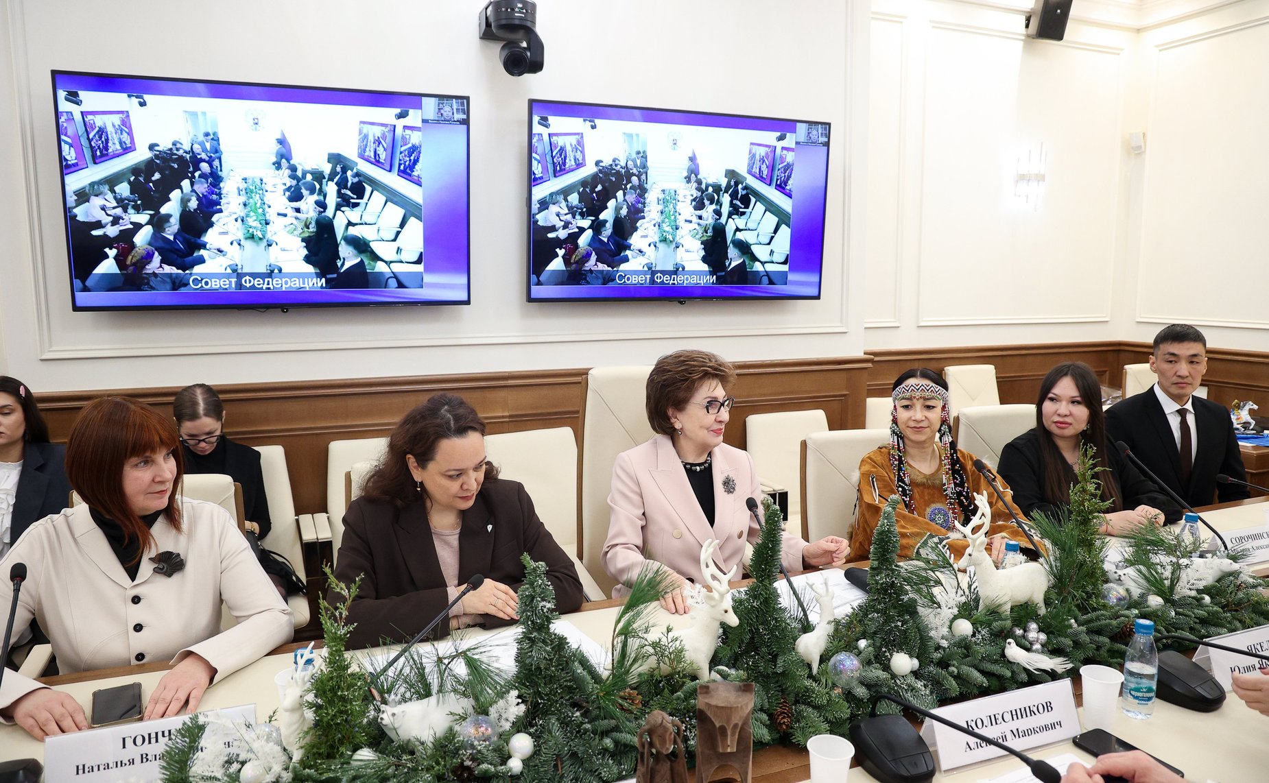 В Совете Федерации состоялась торжественная церемония вручения дипломов выпускникам образовательной программы «Актуальные проблемы и эффективные практики устойчивого развития коренных малочисленных народов Севера, Сибири и Дальнего Востока РФ»