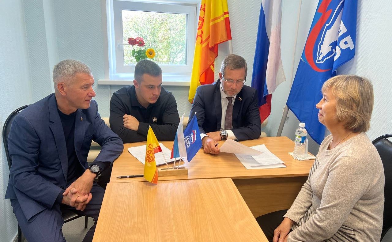 Николай Владимиров провел прием граждан вместе с участником программы «Время СВОих» Иваном Ярусовым