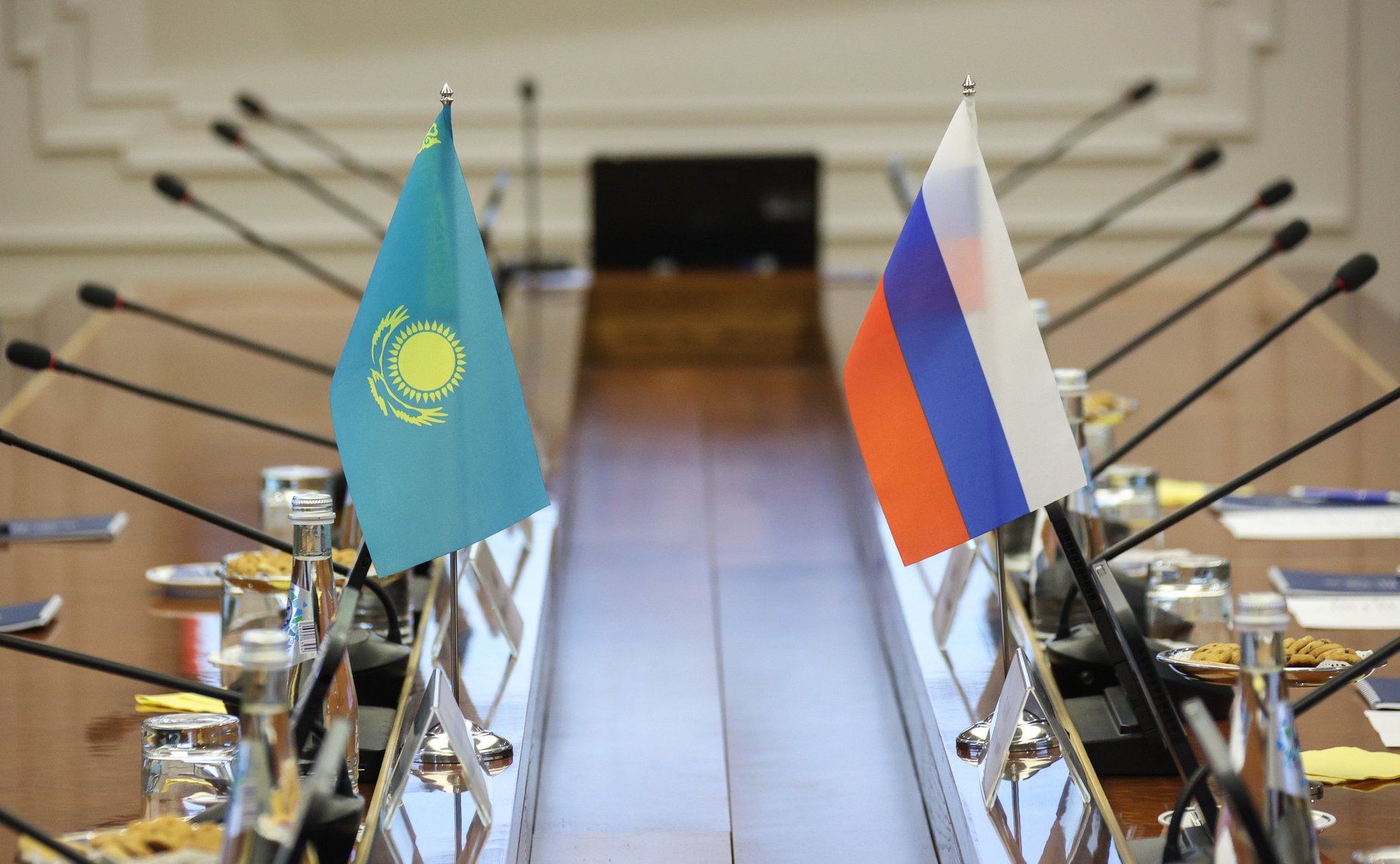 Встреча первого заместителя Председателя Совета Федерации Андрея Яцкина с Чрезвычайным и Полномочным Послом Республики Казахстан в РФ