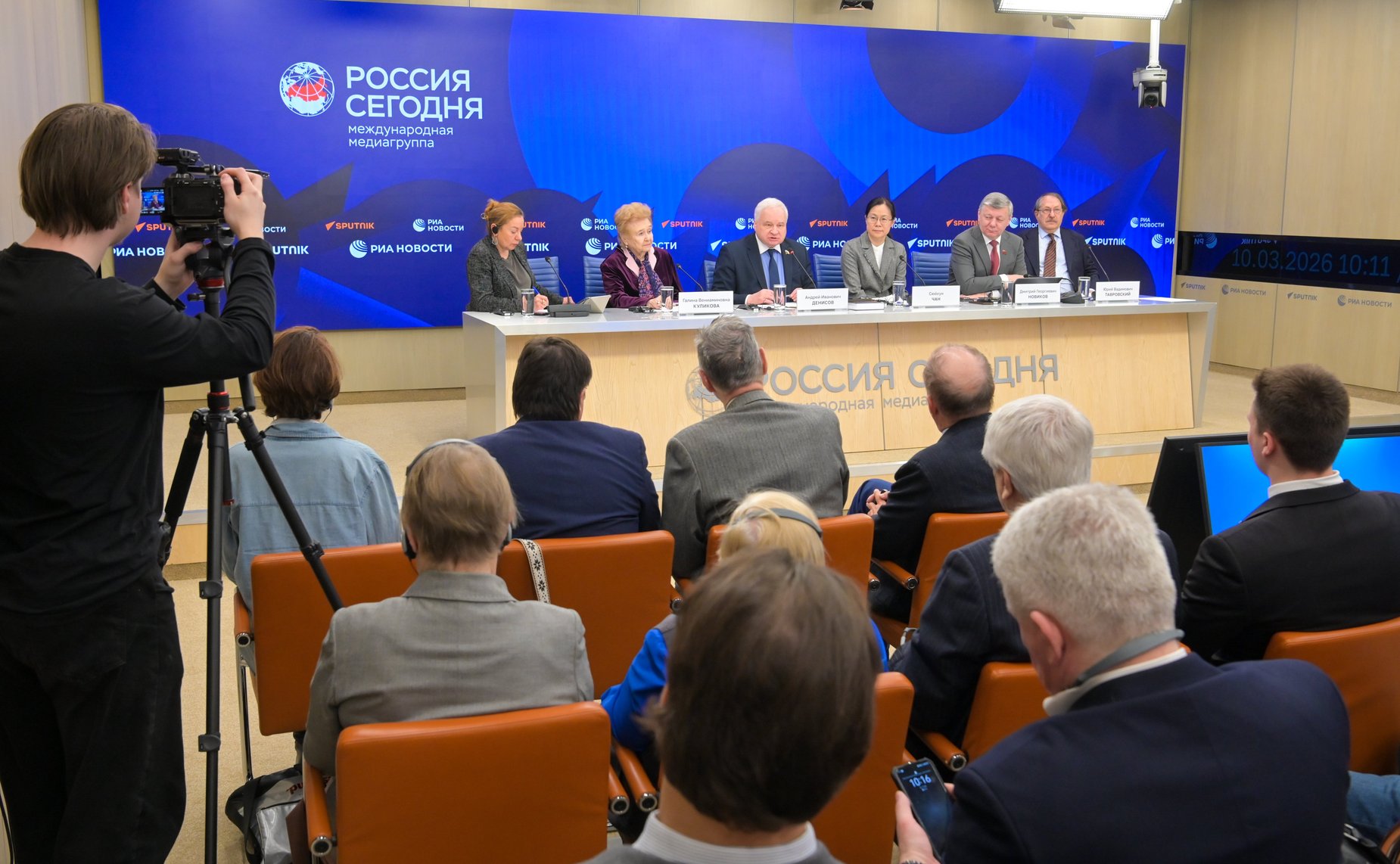 Видеомост Москва — Пекин: «Якорь стабильности и крылья развития: новая архитектоника глобального управления глазами экспертов из Китая и России»