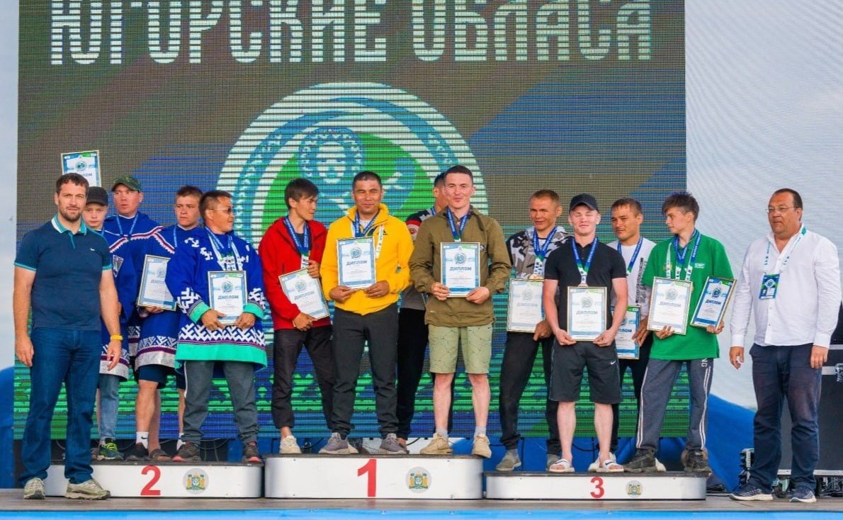 В рамках программы Северного форума Эдуард Исаков также посетил этнофестиваль «Югорские обласа» в посёлке Шапша