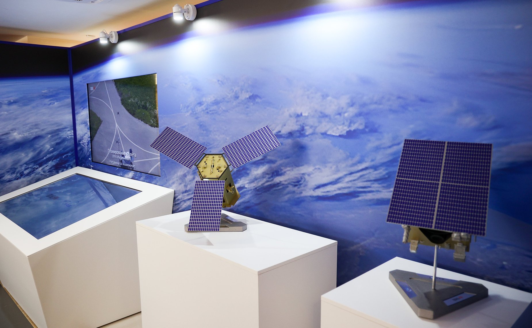 В Совете Федерации состоялось открытие выставки Госкорпорации «Роскосмос»