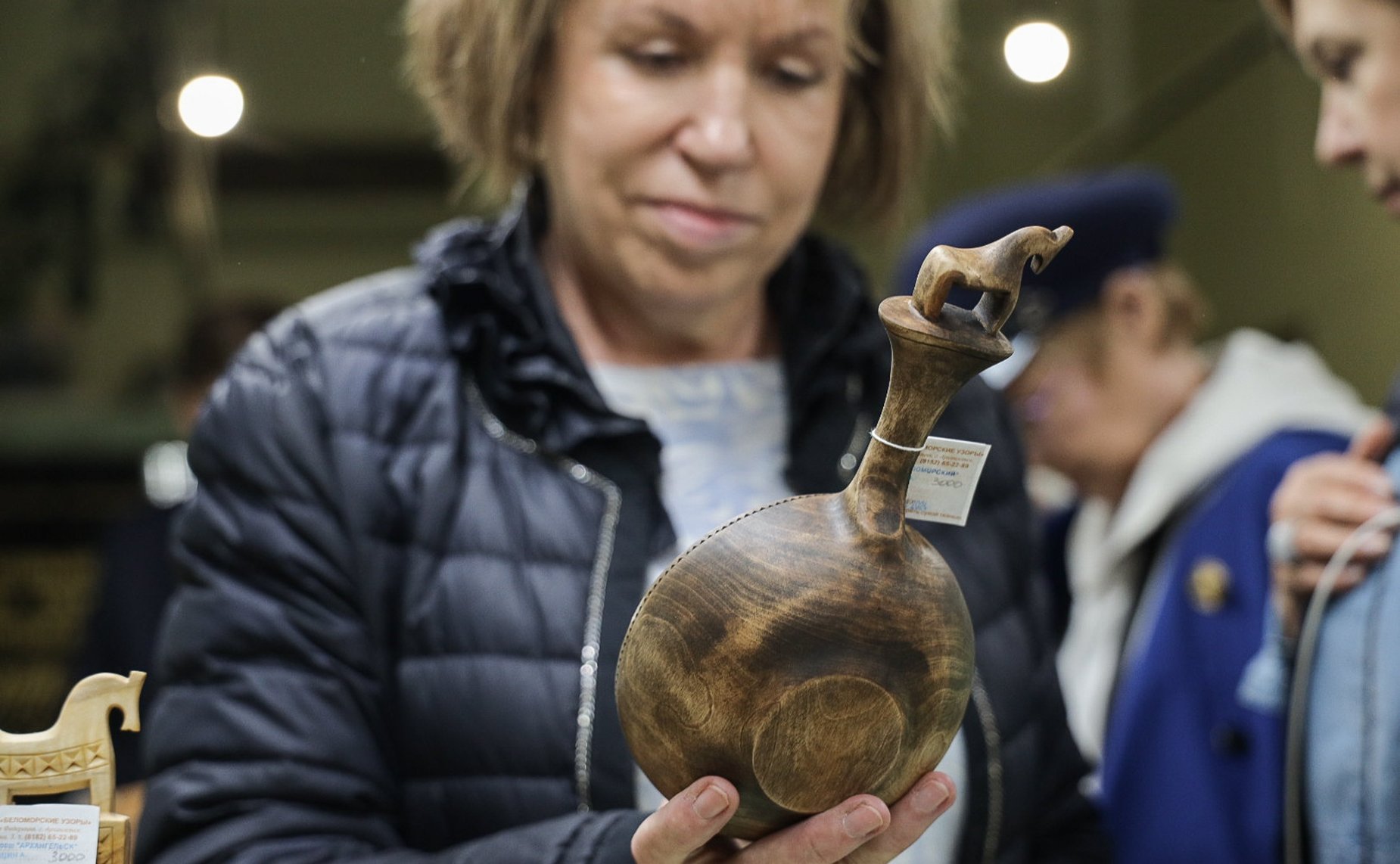 Члены Комиссии Совета Федерации по сохранению и развитию народных художественных промыслов встретились с представителями Художественного косторезного училища им.Н.Буторина и предприятия «Беломорские узоры»