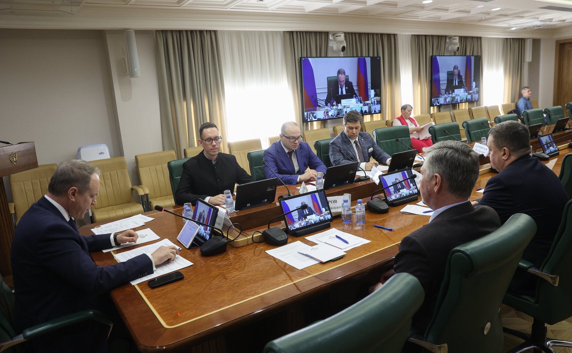 Круглый стол Комитета СФ по конституционному законодательству и государственному строительству