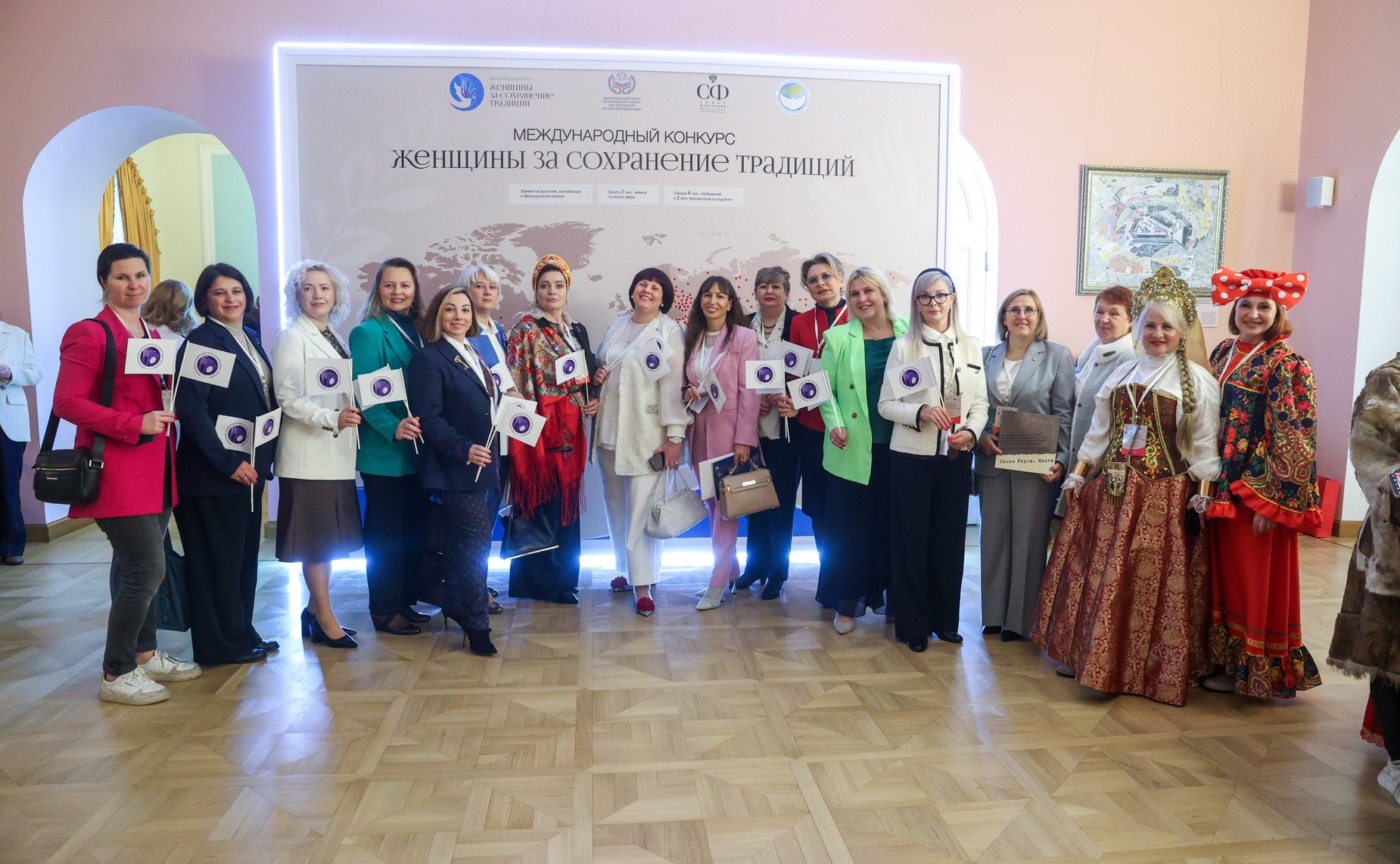Пленарное заседание международного форума «Женщины за сохранение традиций»