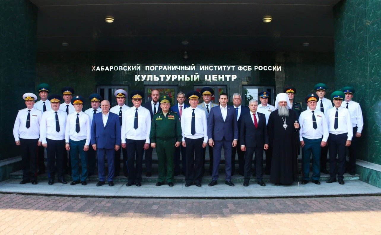Андрей Серёжников поздравил выпускников Хабаровского пограничного института ФСБ