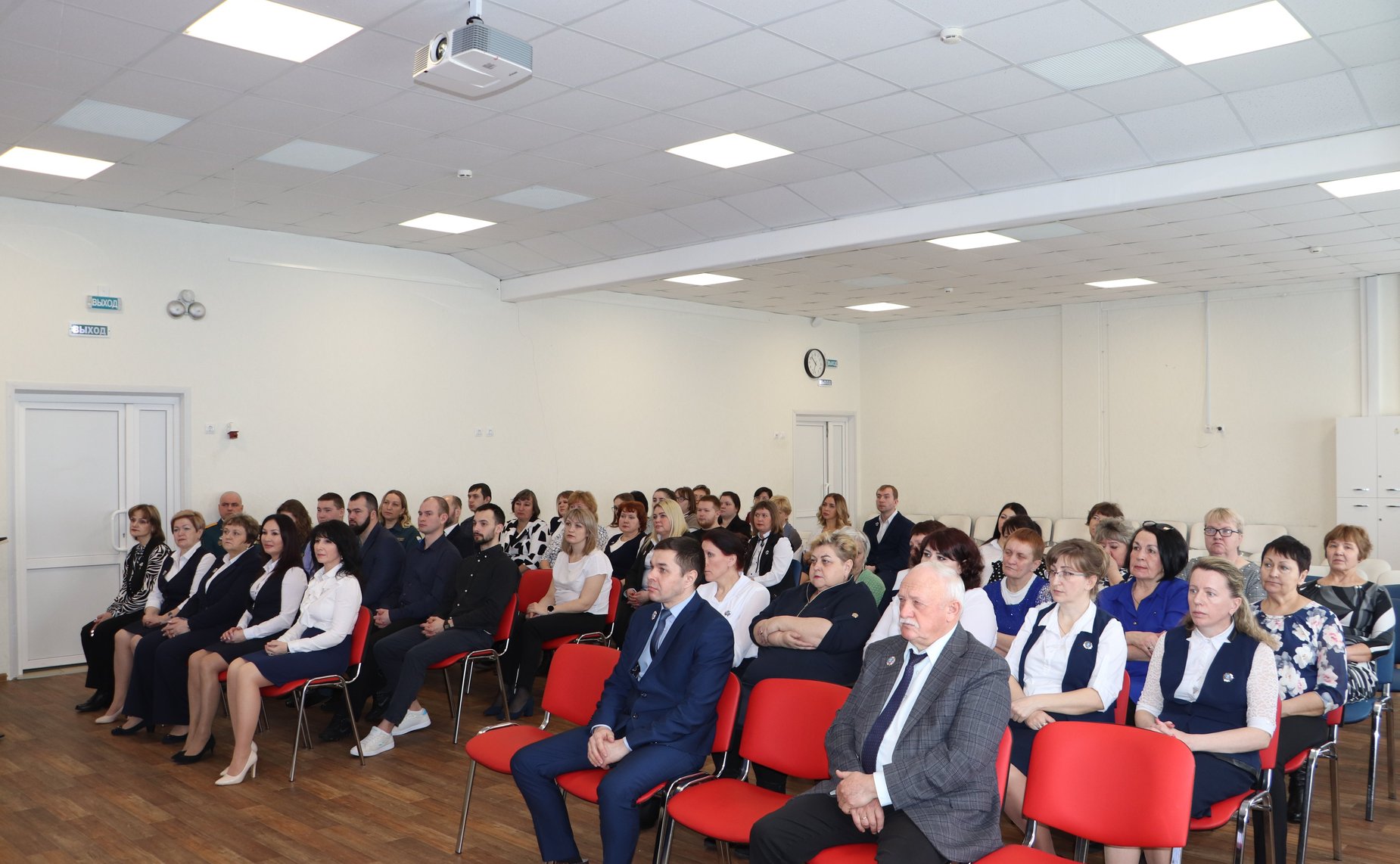 Юрий Воробьев посетил Образовательный центр – кадетскую школу «Корабелы Прионежья» и провел встречу с педагогическим коллективом и сотрудниками образовательного центра