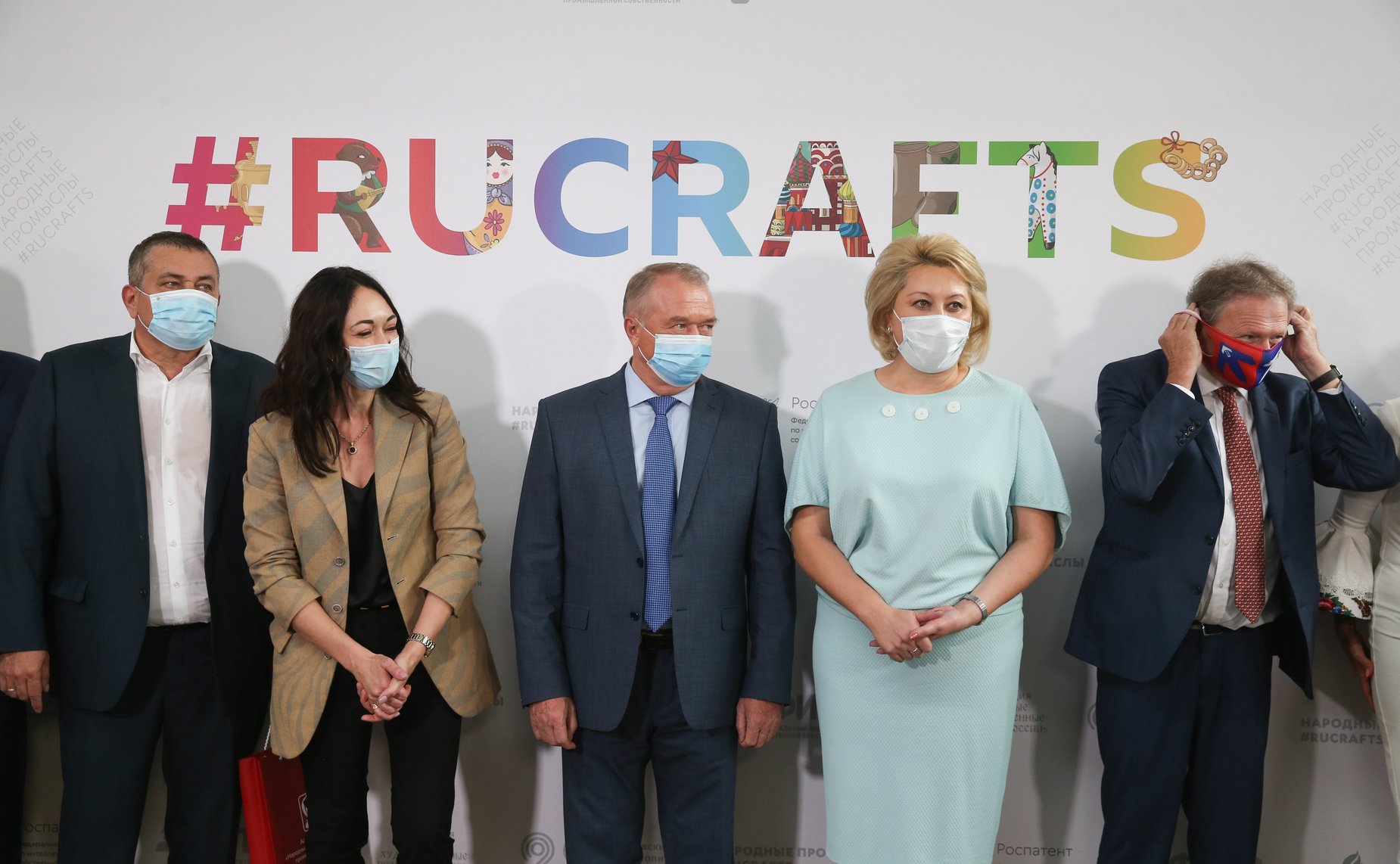 Лилия Гумерова приняла участие в церемонии запуска тематического метропоезда «Народные промыслы»